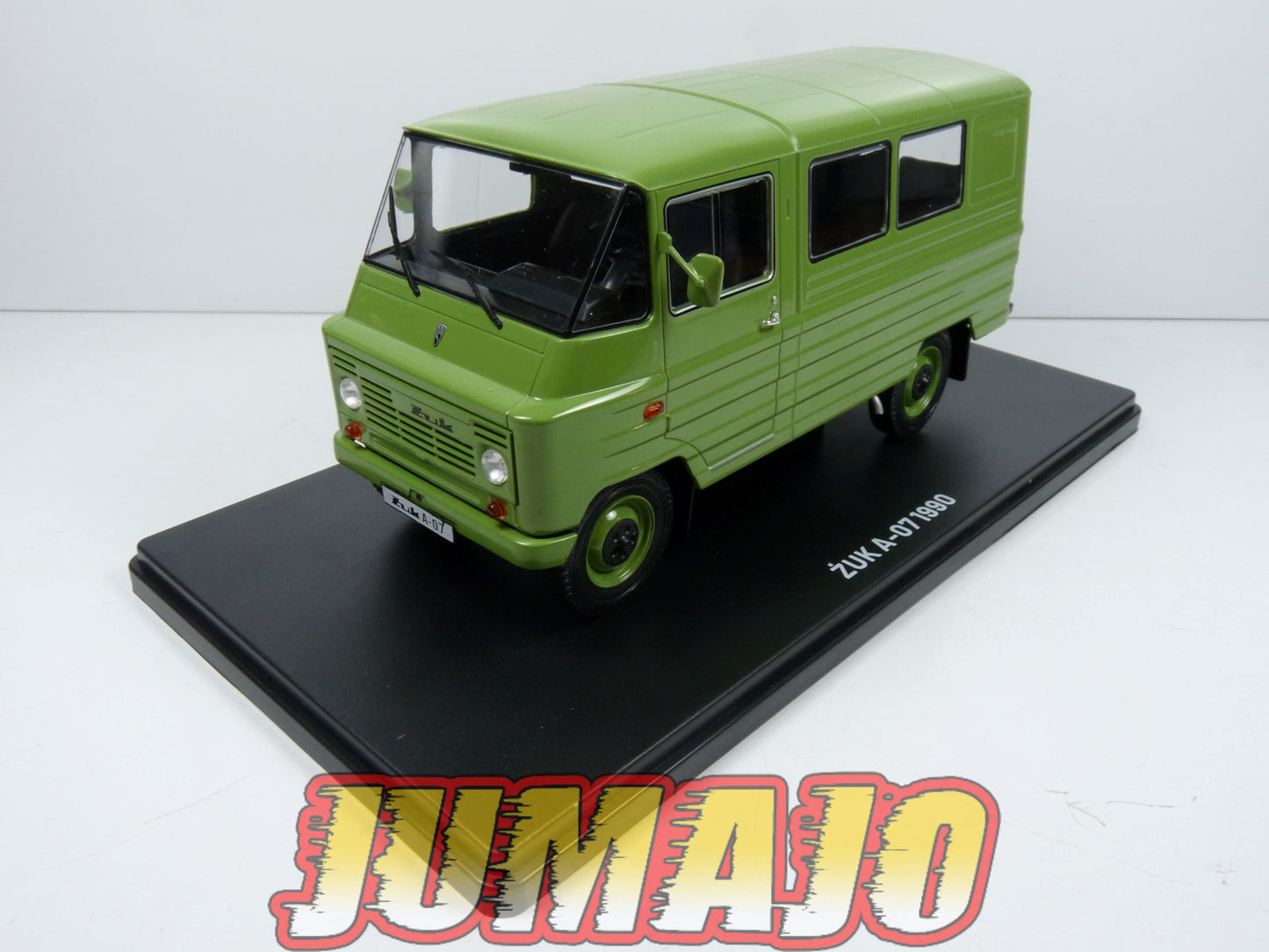 VQR31 Voiture 1/24 Hachette Roumanie : ZUK A-07 1990