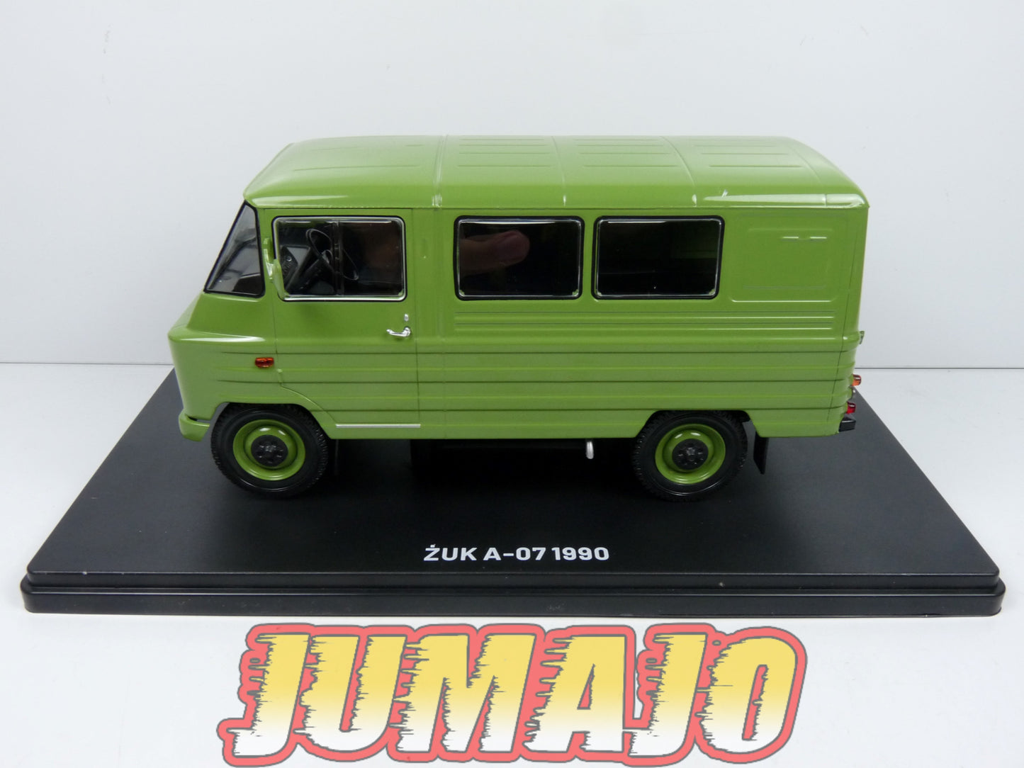VQR31 Voiture 1/24 Hachette Roumanie : ZUK A-07 1990