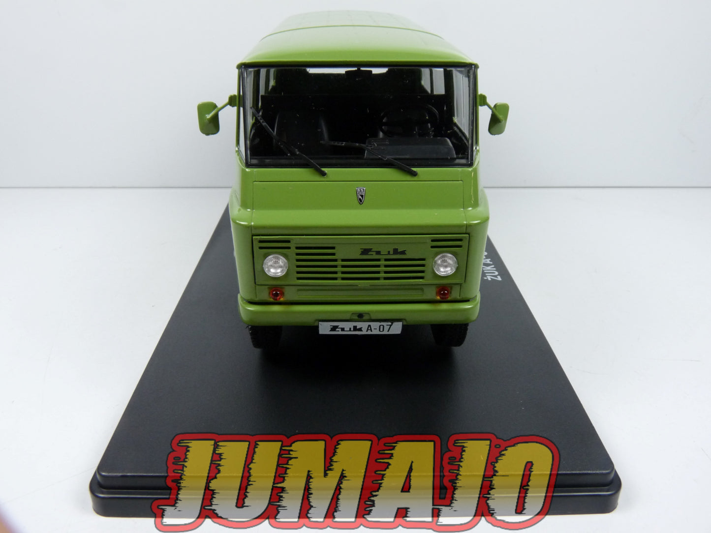 VQR31 Voiture 1/24 Hachette Roumanie : ZUK A-07 1990