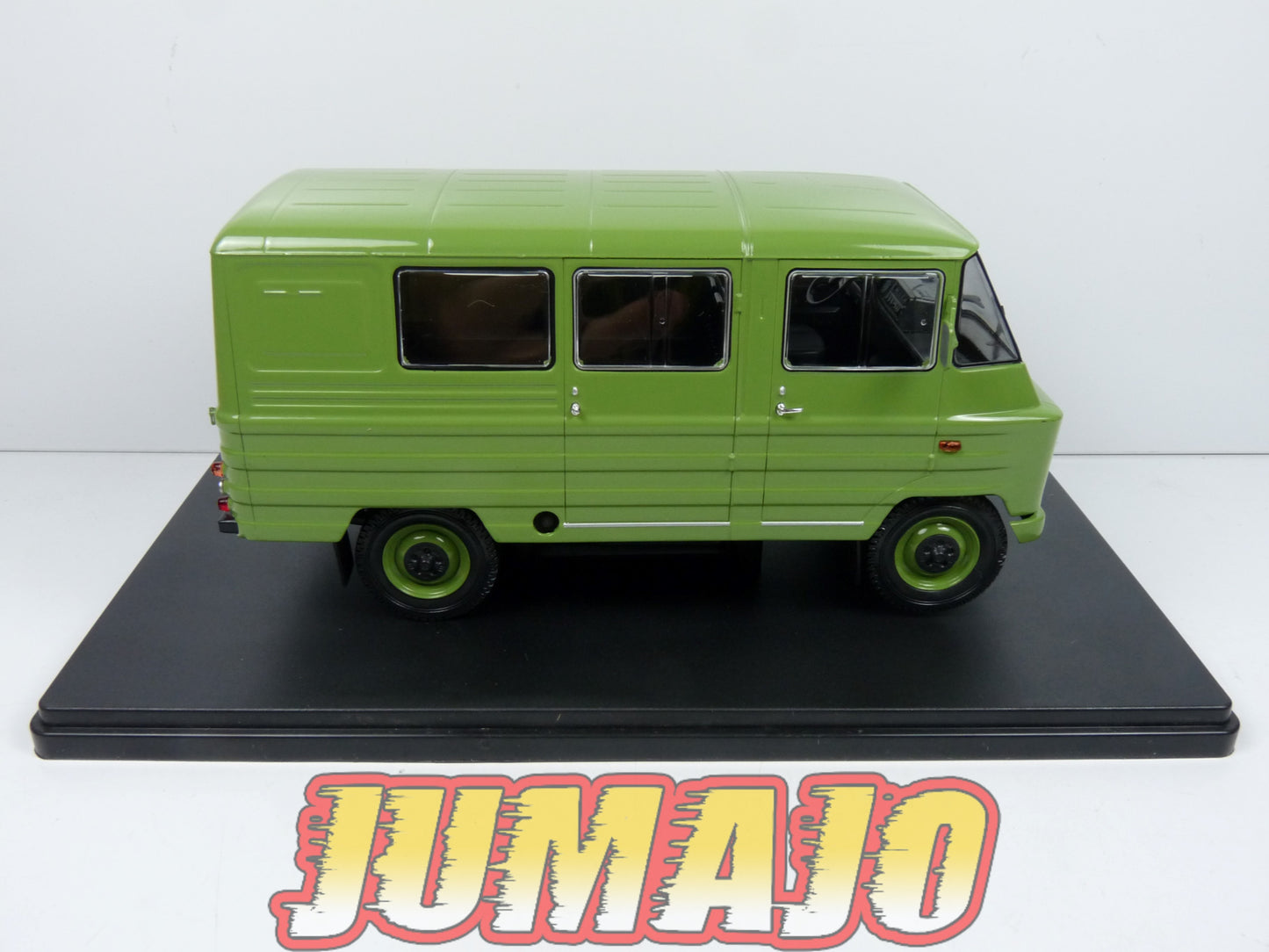VQR31 Voiture 1/24 Hachette Roumanie : ZUK A-07 1990