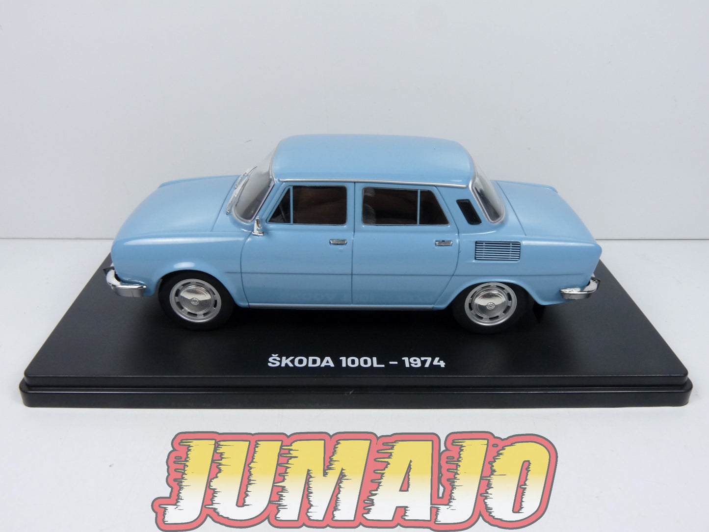 VQR4 Voiture 1/24 Hachette Roumanie : SKODA 100L 1974