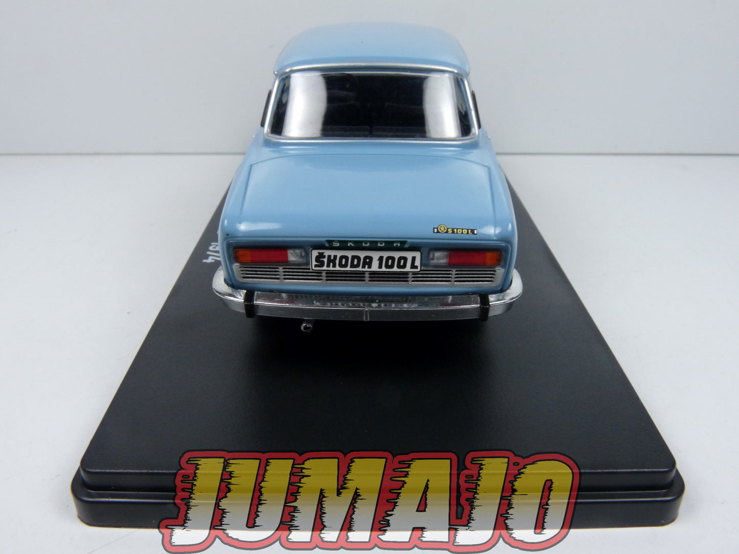 VQR4 Voiture 1/24 Hachette Roumanie : SKODA 100L 1974