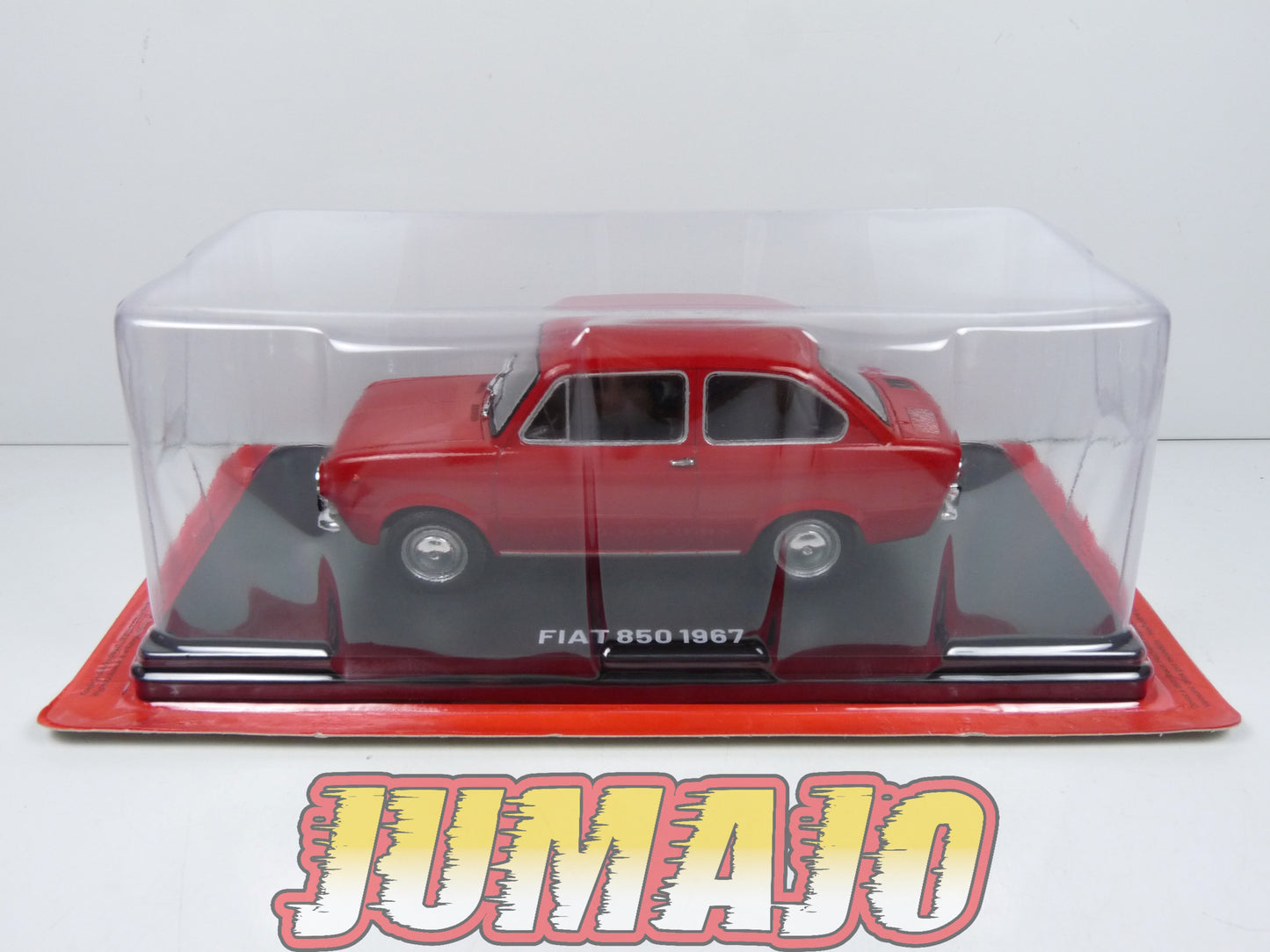 VQR58 Voiture 1/24 Hachette Roumanie : FIAT 850 1967