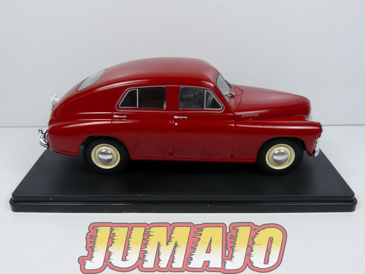 VQR8 Voiture 1/24 Hachette Roumanie : WARSZAWA M20 1951