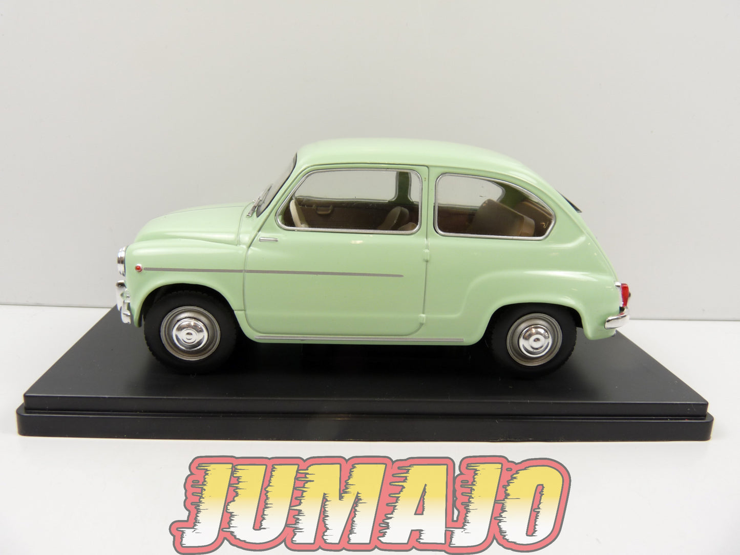 VQV66 Voiture 1/24 Hachette : SEAT 600 1965
