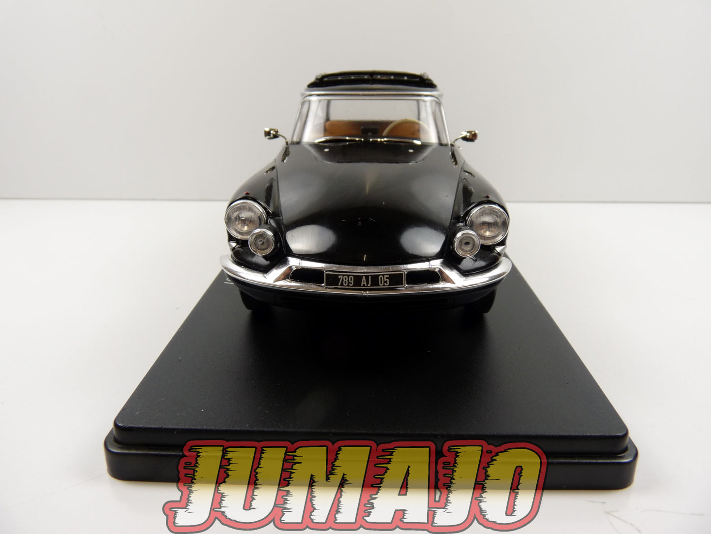 VQV84 Voiture 1/24 Hachette : CITROËN ID 19 Break 1957
