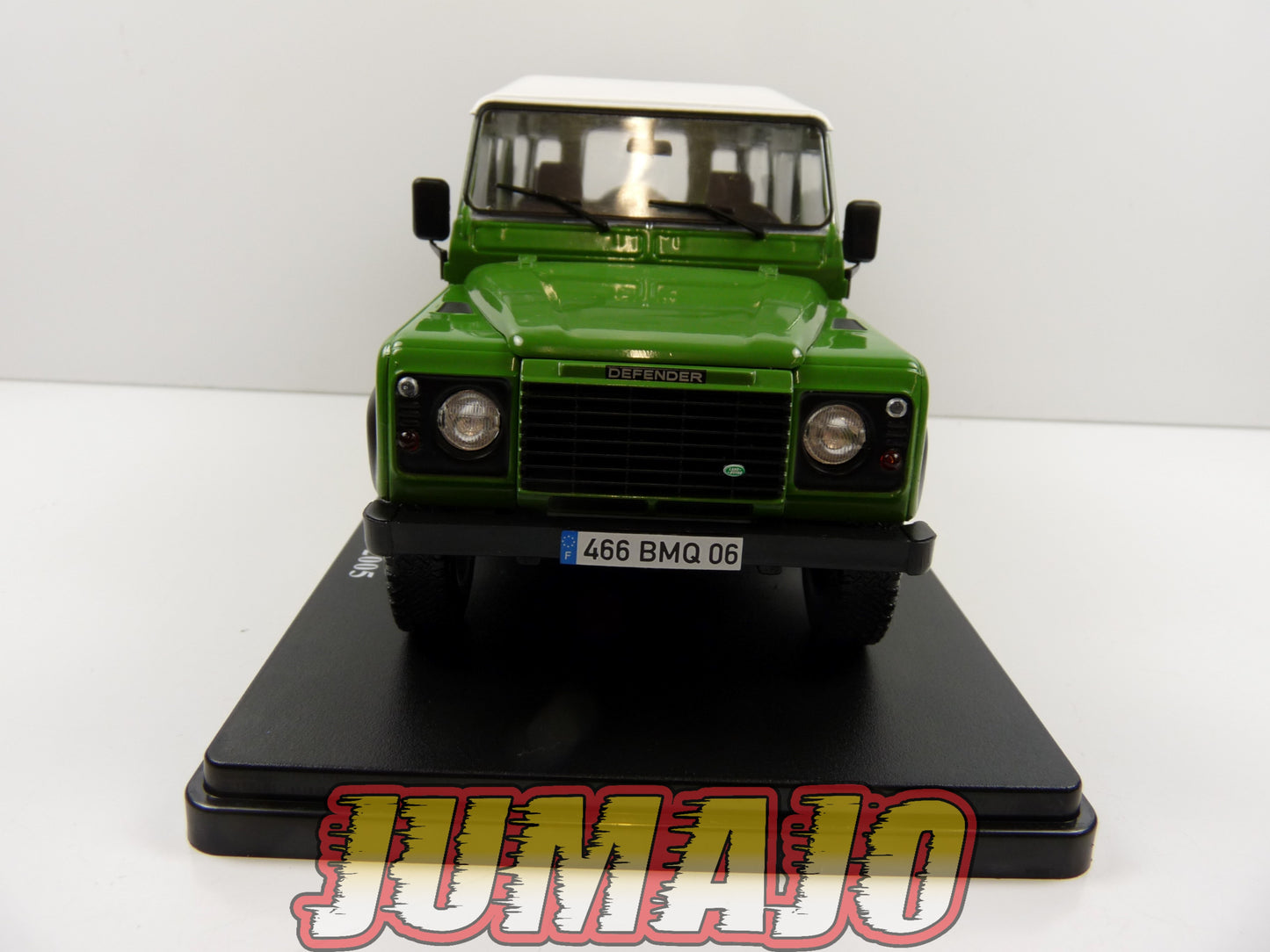VQV85 Voiture 1/24 Hachette : LAND ROVER Defender 110 2005