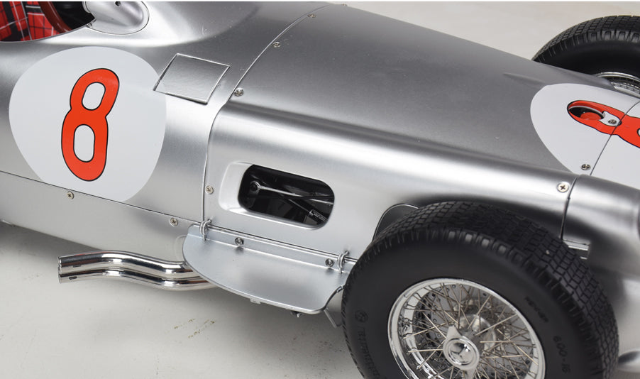 IXC11 Voiture 1/8 IXO Kit à monter : Mercedes W196 JM Fangio #8