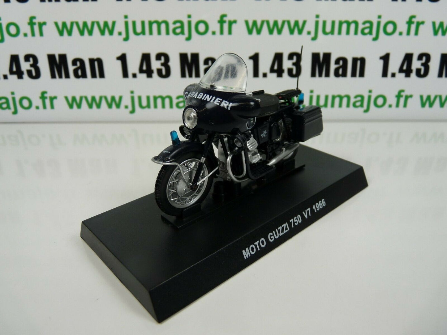 CR8 voiture 1/24 CARABINIERI : MOTO GUZZI 750 V7 1966