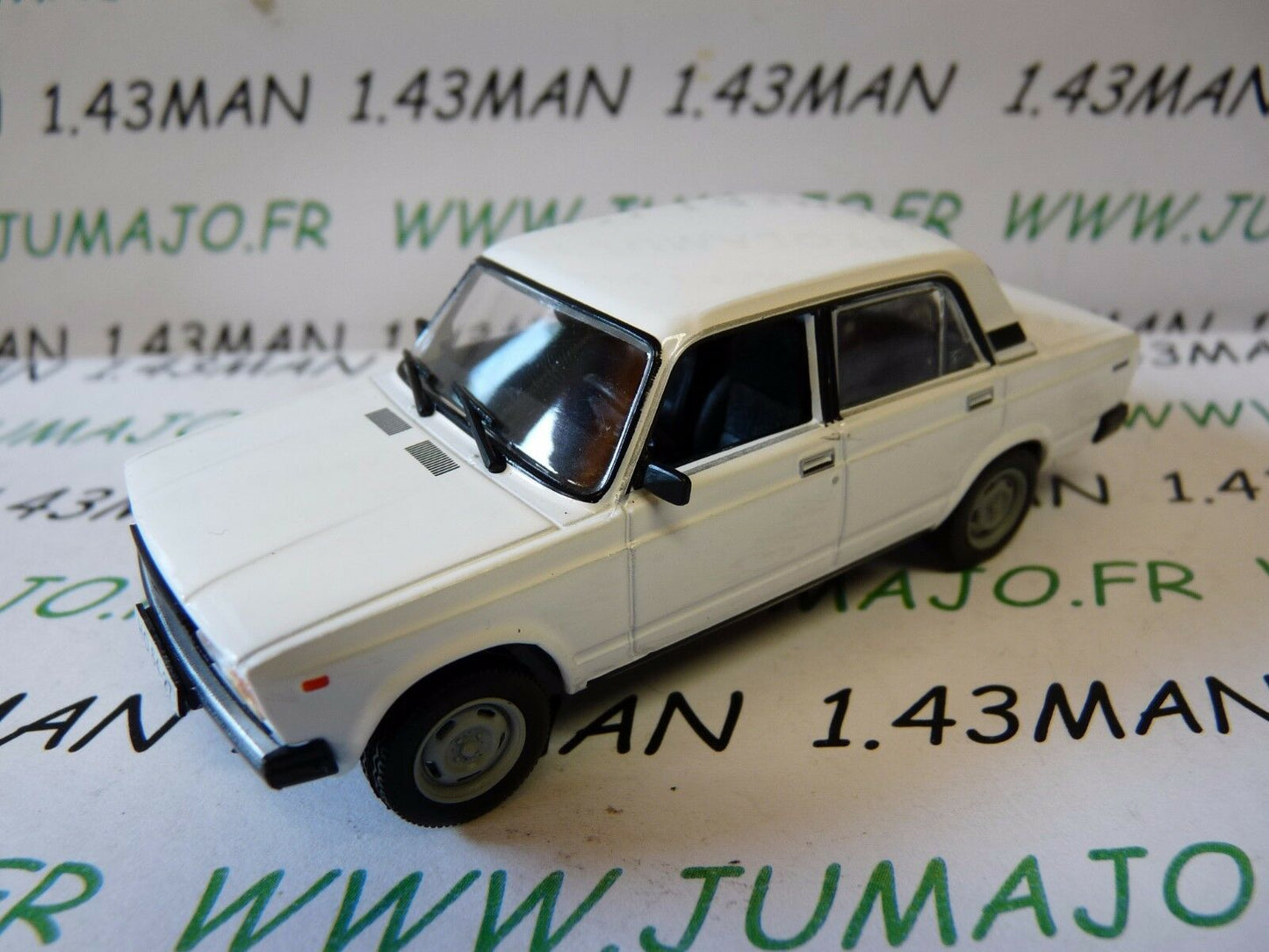PL9 VOITURE 1/43 IXO IST déagostini POLOGNE : LADA 2105