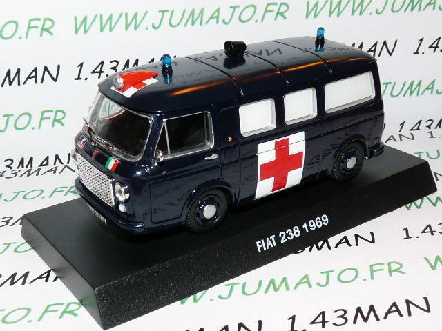 CR35 voiture AMBULANCE 1/43 CARABINIERI : FIAT 238 1969 Croix rouge red cross