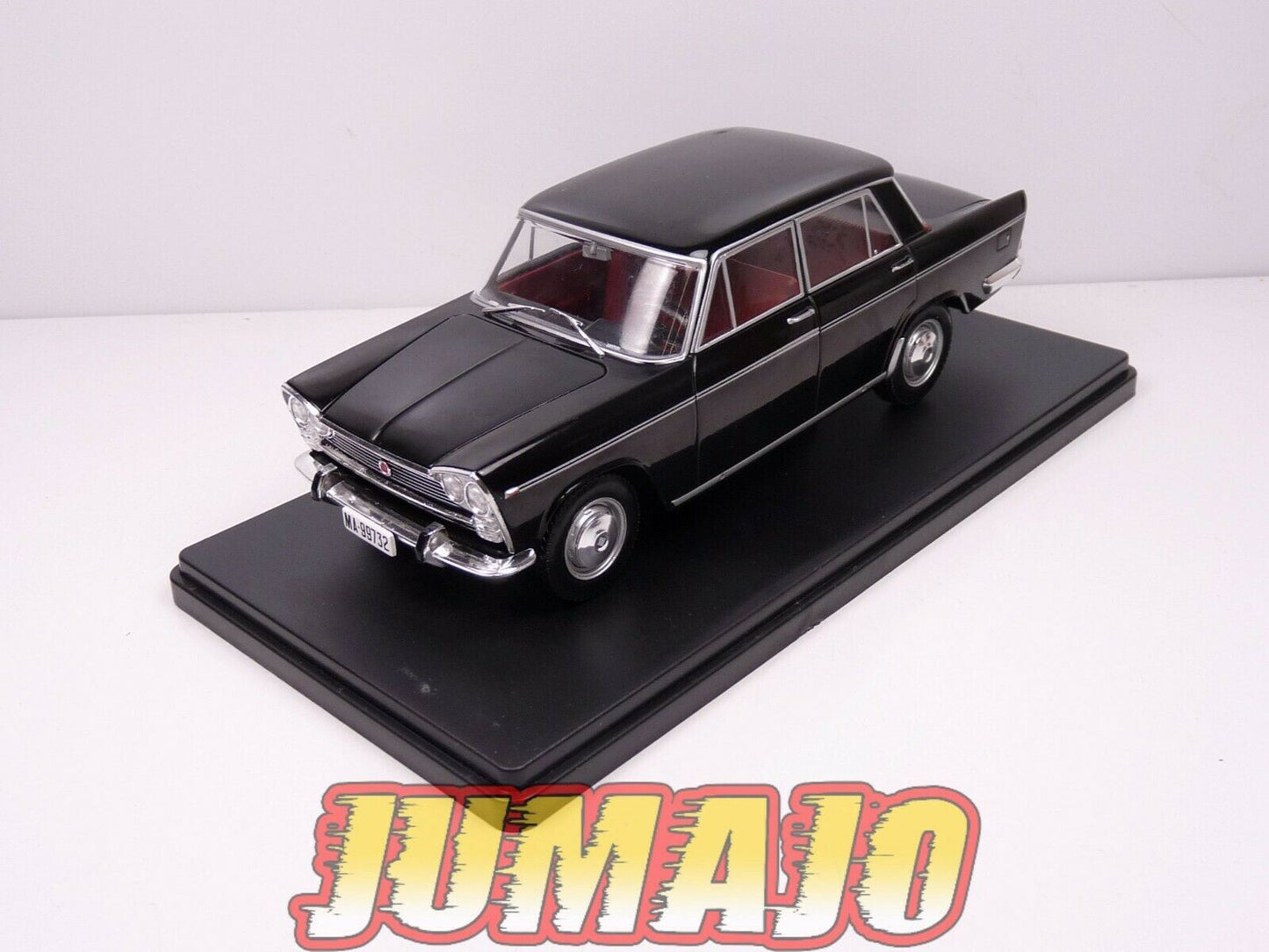 VQ3 Voiture 1/24 SALVAT voitures inoubliables : SEAT 1500 (1971) Boite rigide