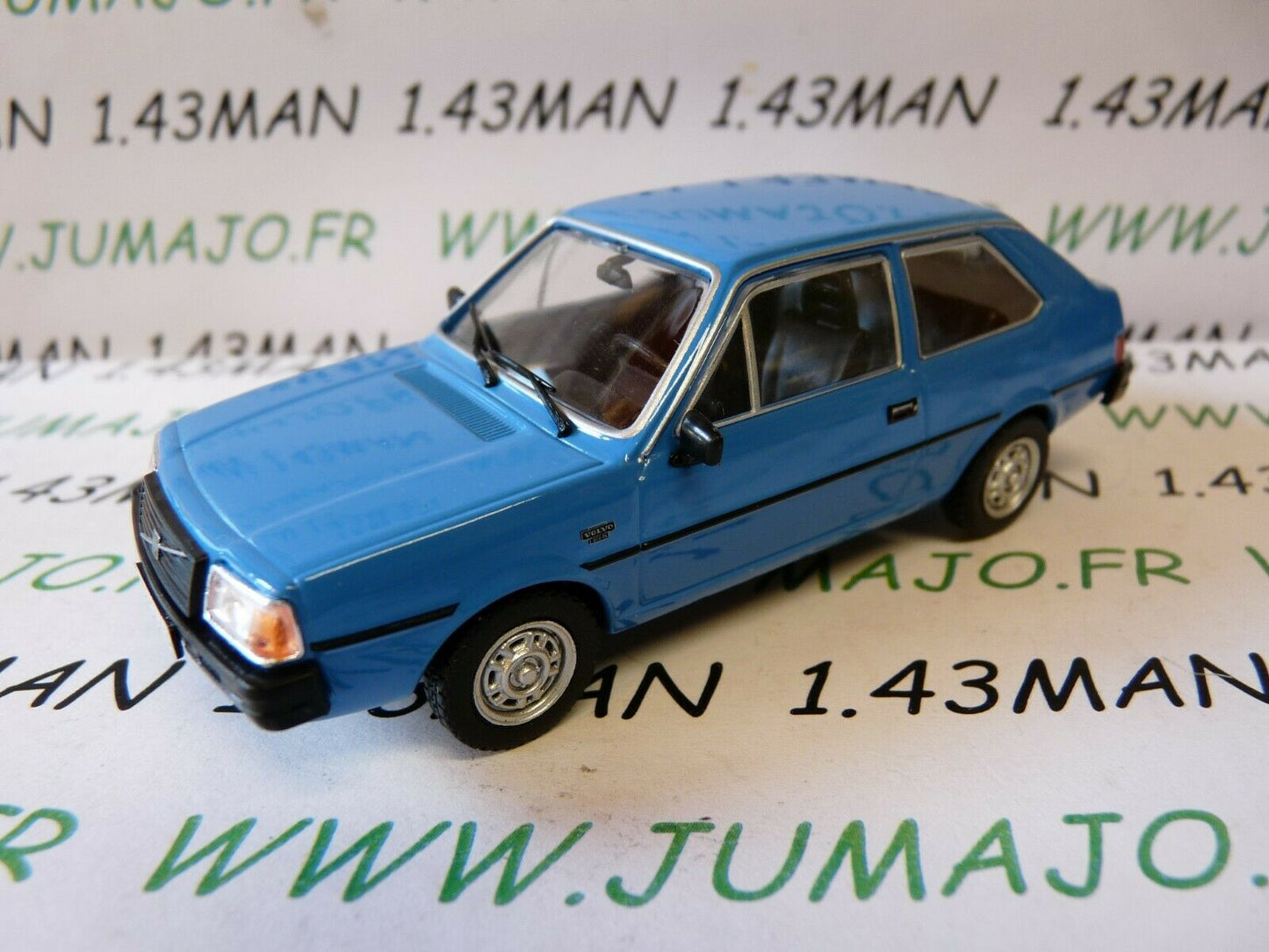 PL23 VOITURE 1/43 IXO IST déagostini POLOGNE : VOLVO 343