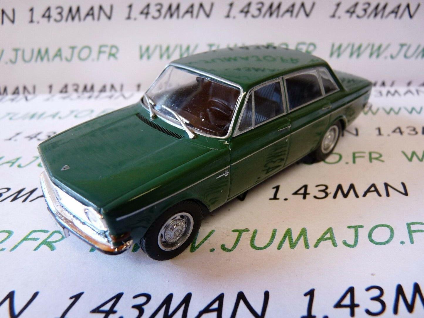 PL17 VOITURE 1/43 IXO IST déagostini POLOGNE : VOLVO 144 verte