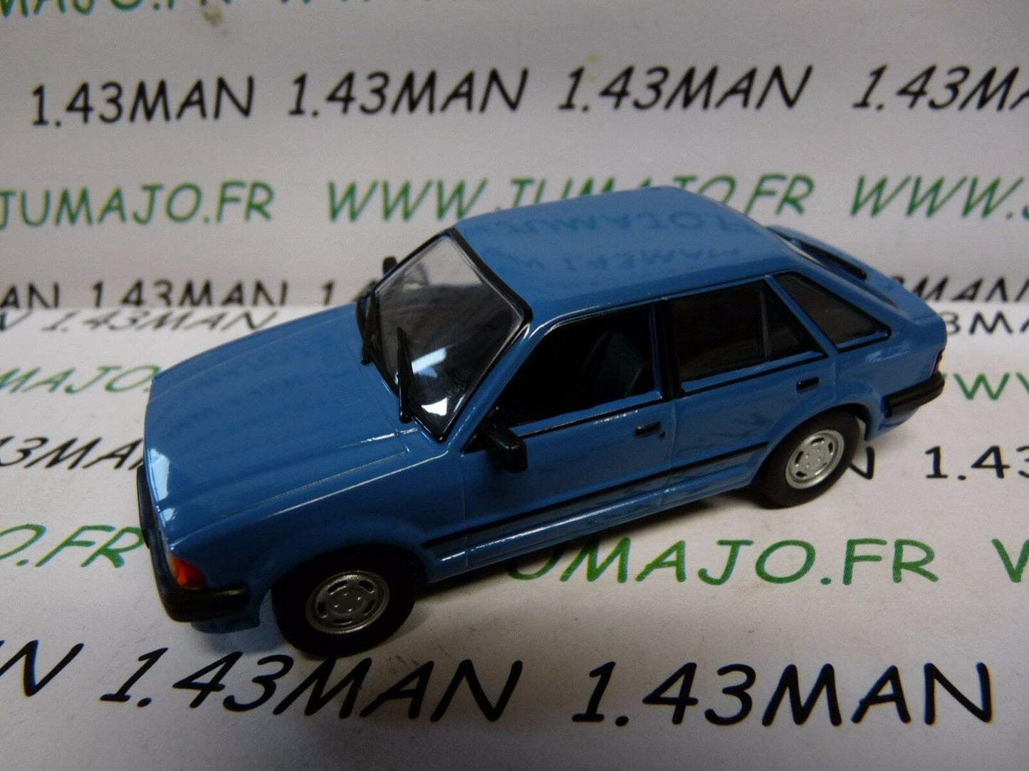 PL44 Voiture 1/43 IXO IST DeAgostini POLOGNE : FORD Escort 1.3 L MK III