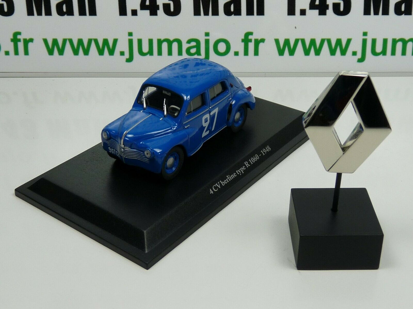 4CV21/4CV19 lot 1/43 Eligor renault 4 CV BERLINE TYPE R 1060-1948 + insigne
