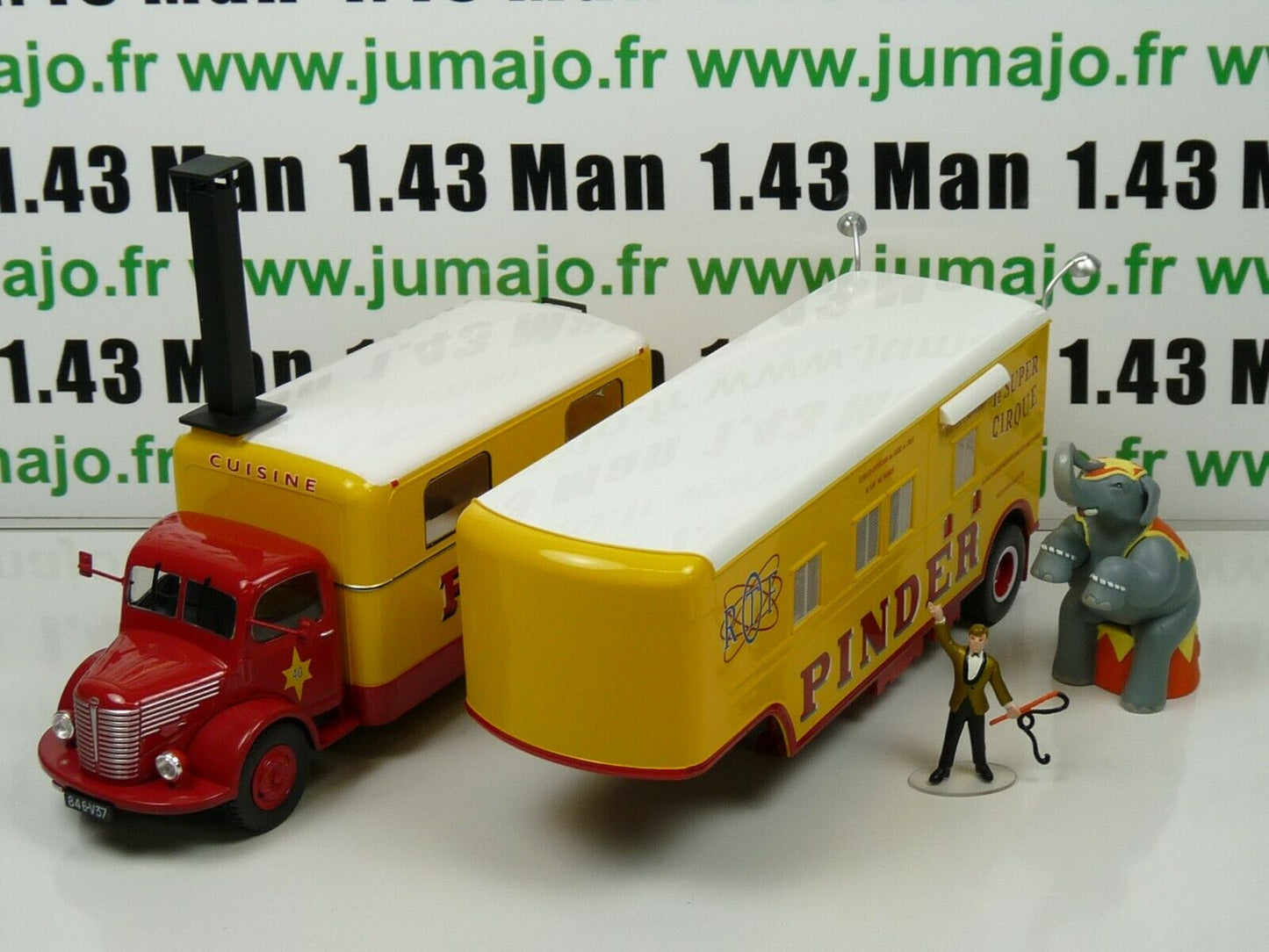 LOT 1/43 CIRQUE PINDER IXO : cuisine + remorque caisse + dompteur et éléphant