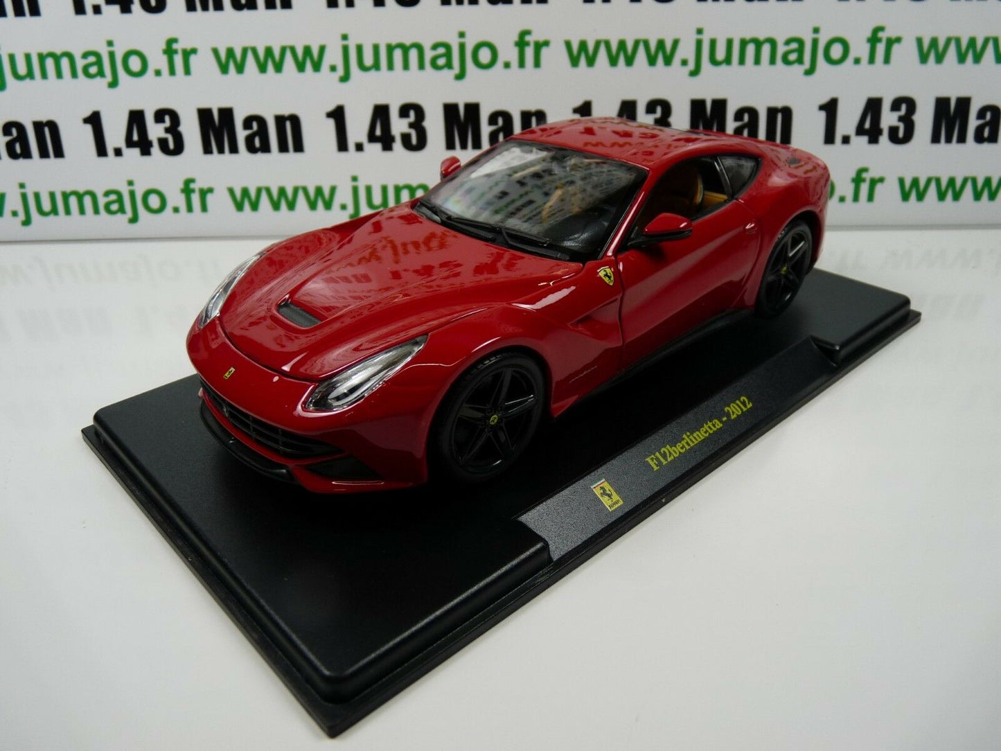 FVQ61 Voiture 1/24 HACHETTE FERRARI GT : F12 BERLINETTA-2012