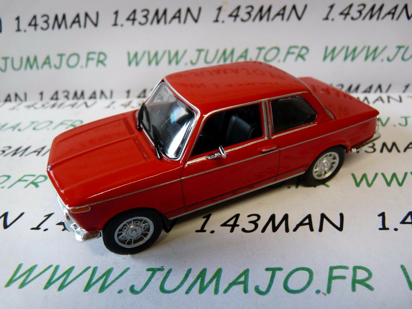 PLZ Voiture 1/43 IXO IST DeAgostini POLOGNE : BMW 1602 (1962/1976)