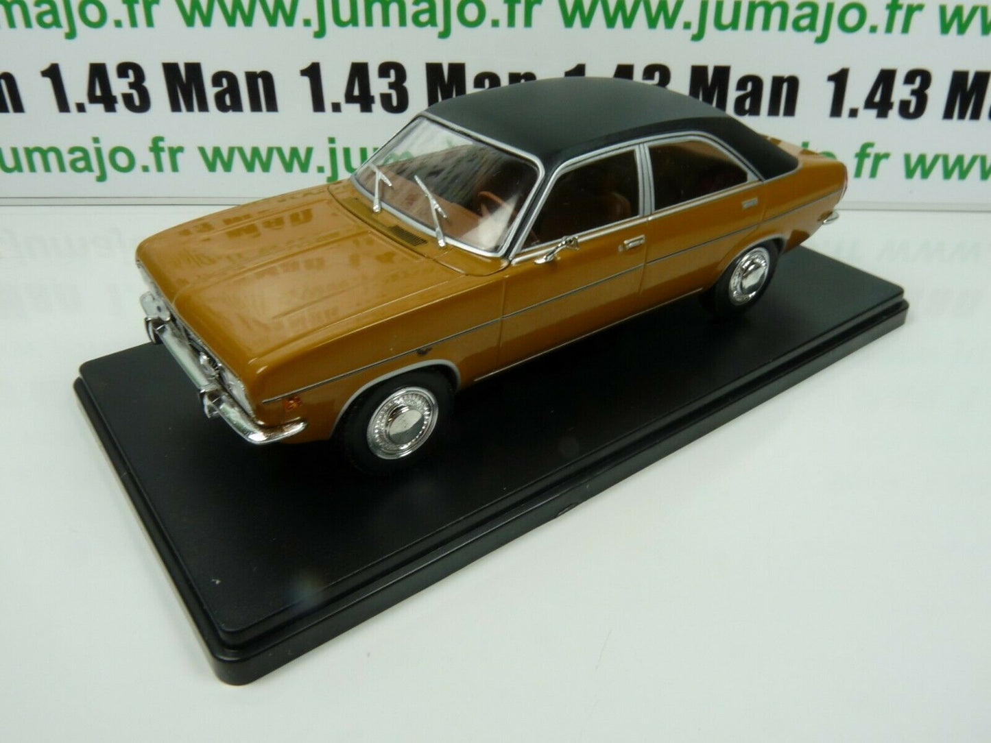 VQ17 Voiture 1/24 SALVAT Models : CHRYSLER 180 1975
