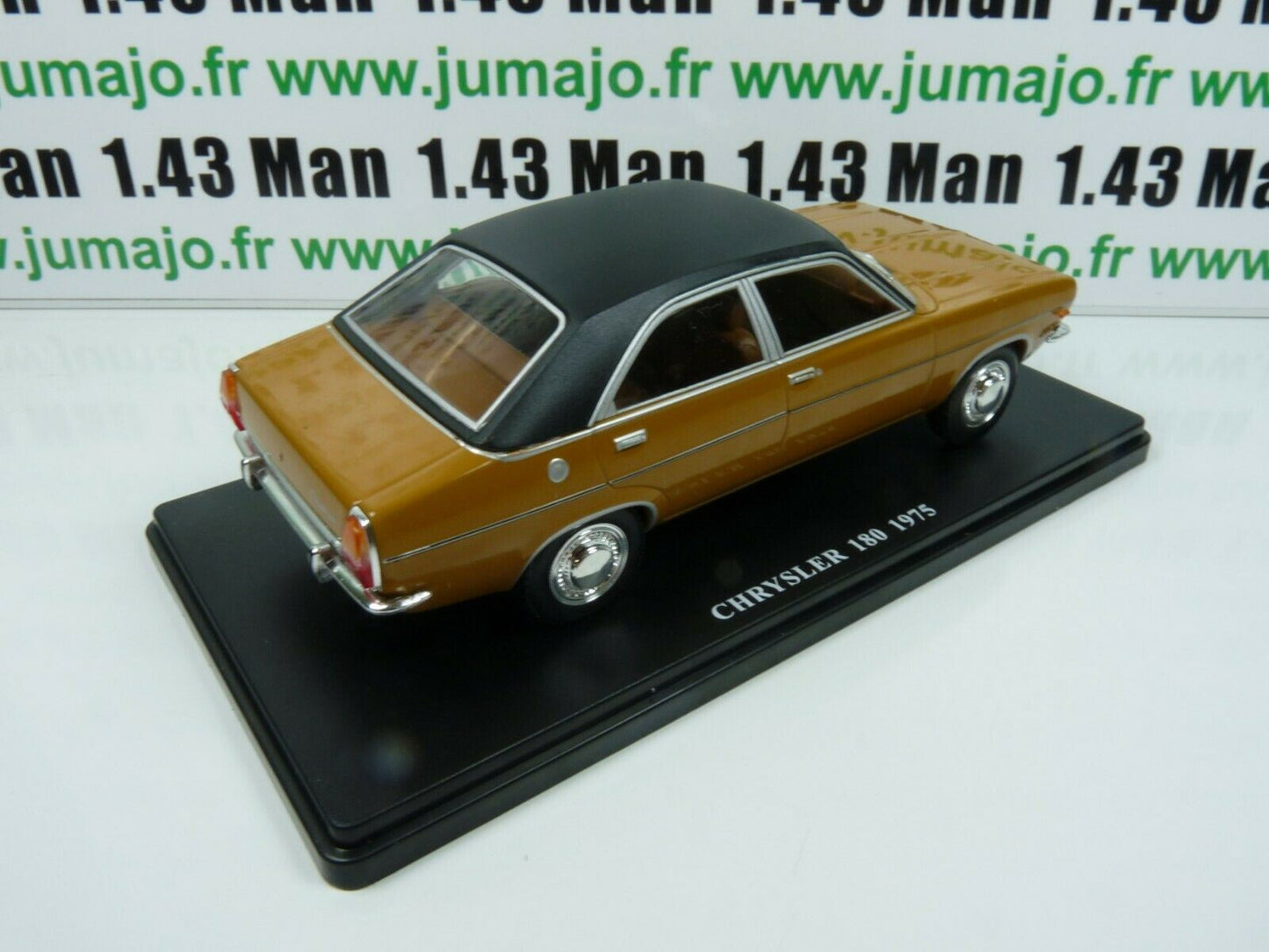 VQ17 Voiture 1/24 SALVAT Models : CHRYSLER 180 1975