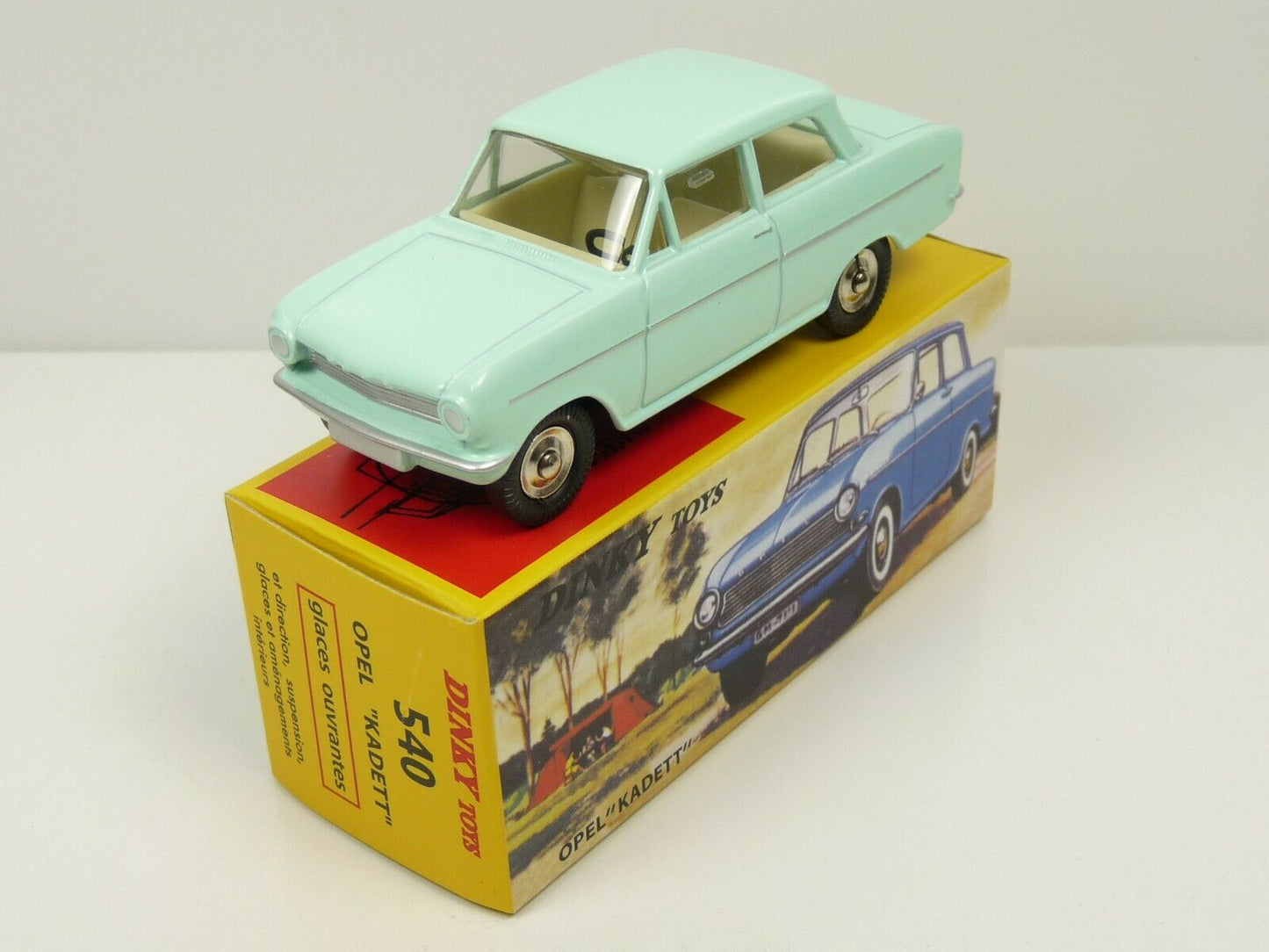 DT216 Voiture 1/43 réédition DINKY TOYS DeAgostini : OPEL Kadett 540