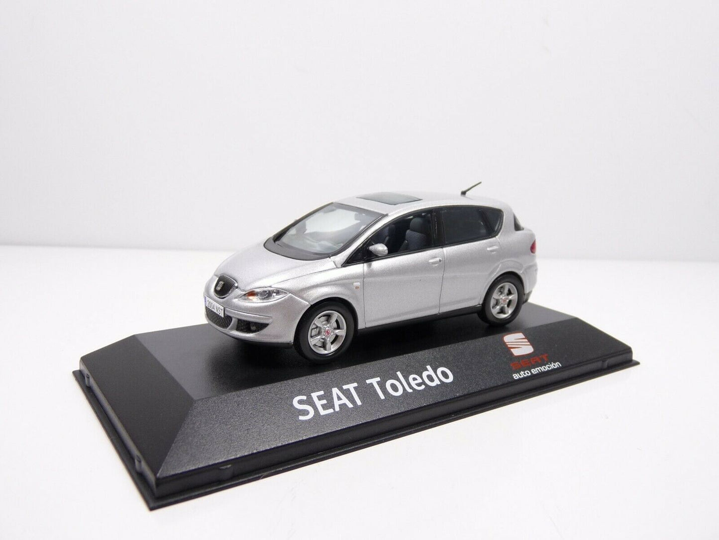 SEA30 Voiture 1/43 SEAT dealer models FISCHER : Toledo III