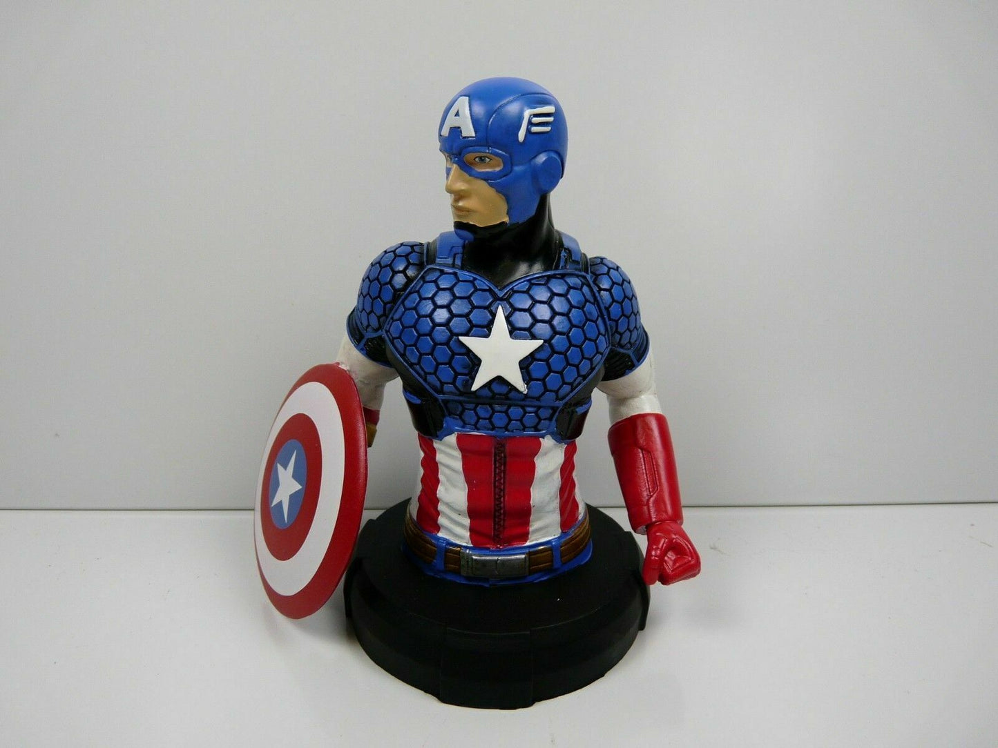 MAR14 Figurine MARVEL BUSTE en résine 9 à 14 cm : CAPTAIN AMERICA