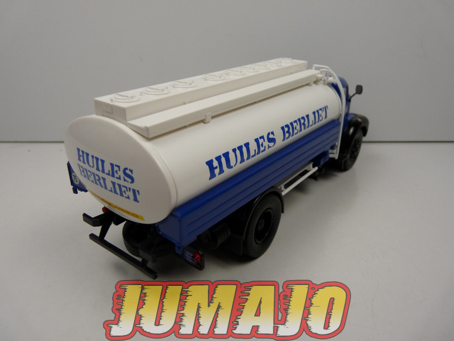 BER39 CAMIONS 1/43 Hachette IXO BERLIET GLR8 M2 Citerne Huiles Berliet 1960