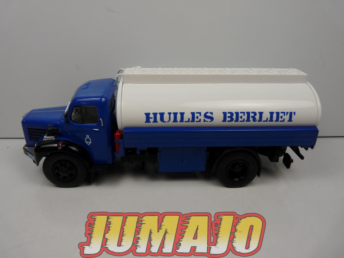 BER39 CAMIONS 1/43 Hachette IXO BERLIET GLR8 M2 Citerne Huiles Berliet 1960