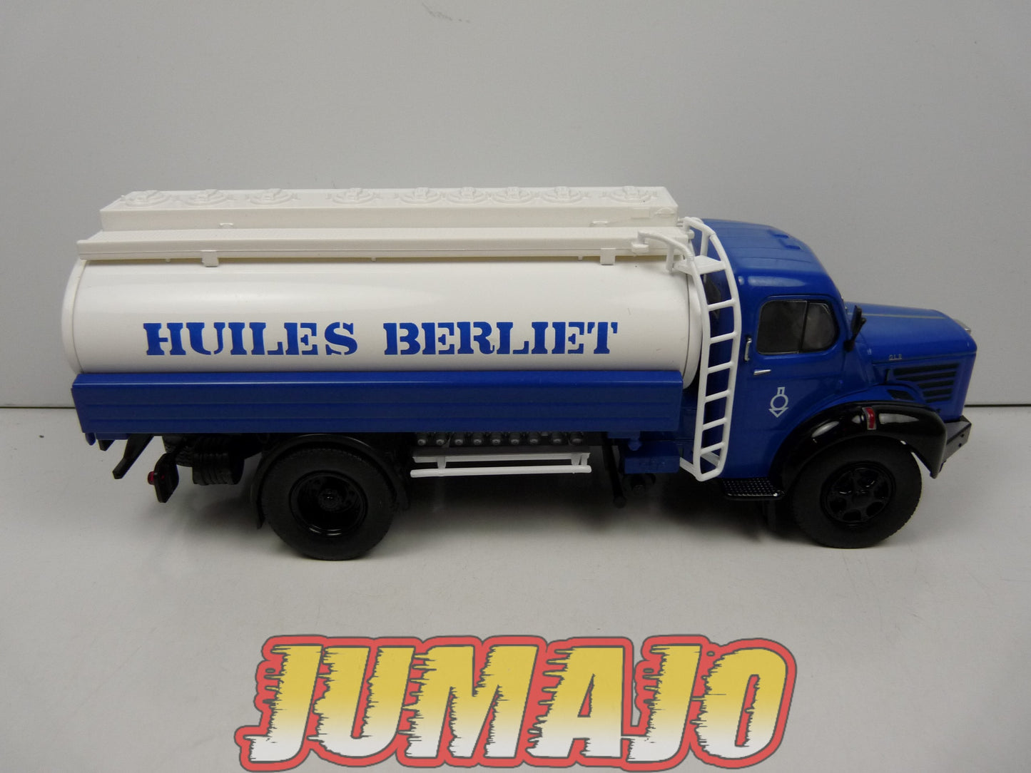 BER39 CAMIONS 1/43 Hachette IXO BERLIET GLR8 M2 Citerne Huiles Berliet 1960