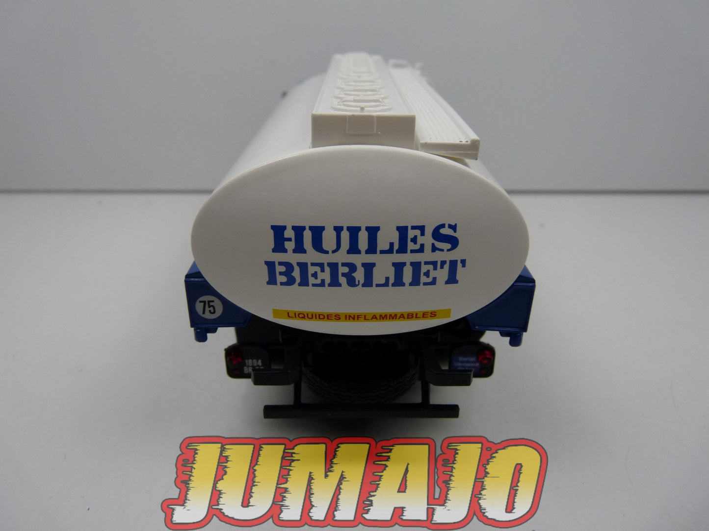 BER39 CAMIONS 1/43 Hachette IXO BERLIET GLR8 M2 Citerne Huiles Berliet 1960