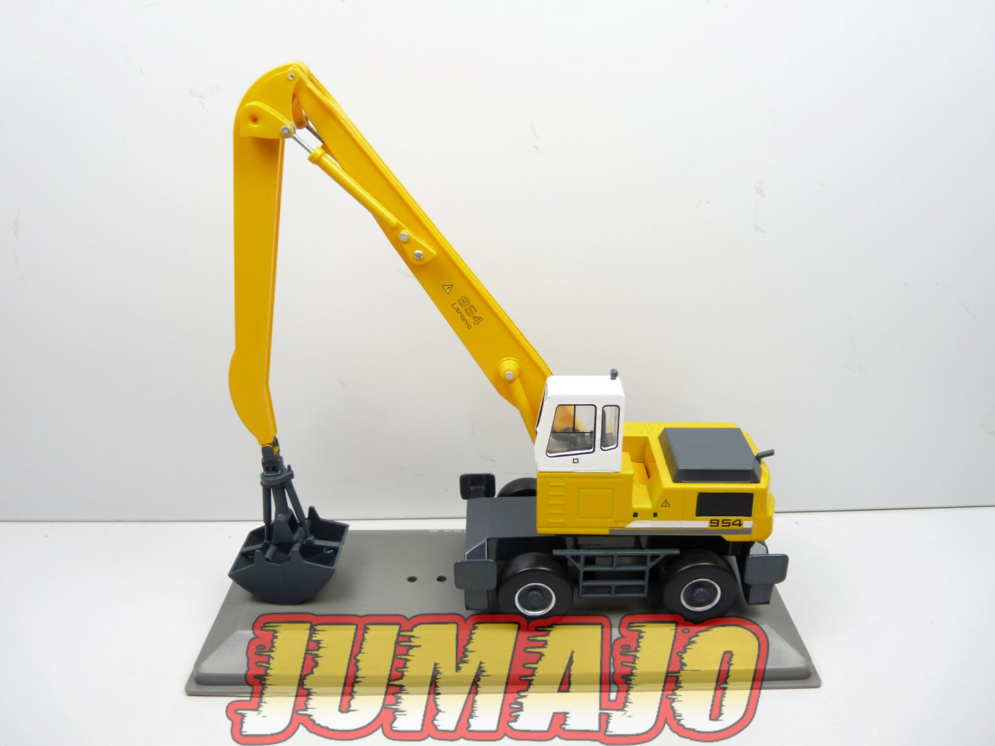 BTP42 VEHICULE DE CHANTIER 1/72 Hachette : LIEBHERR A 954 B pelle sur pneus chargeuse