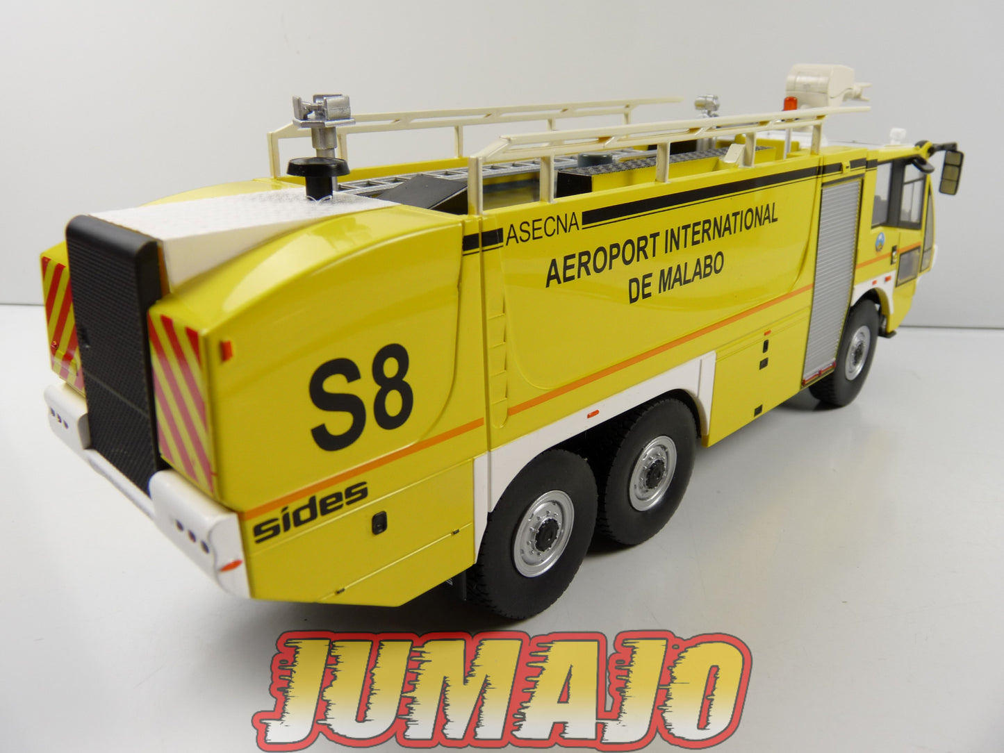 CPF119 Camion 1/43 Hachette IXO Pompiers : SIDES S3X à mousse Aéroports de guernsey