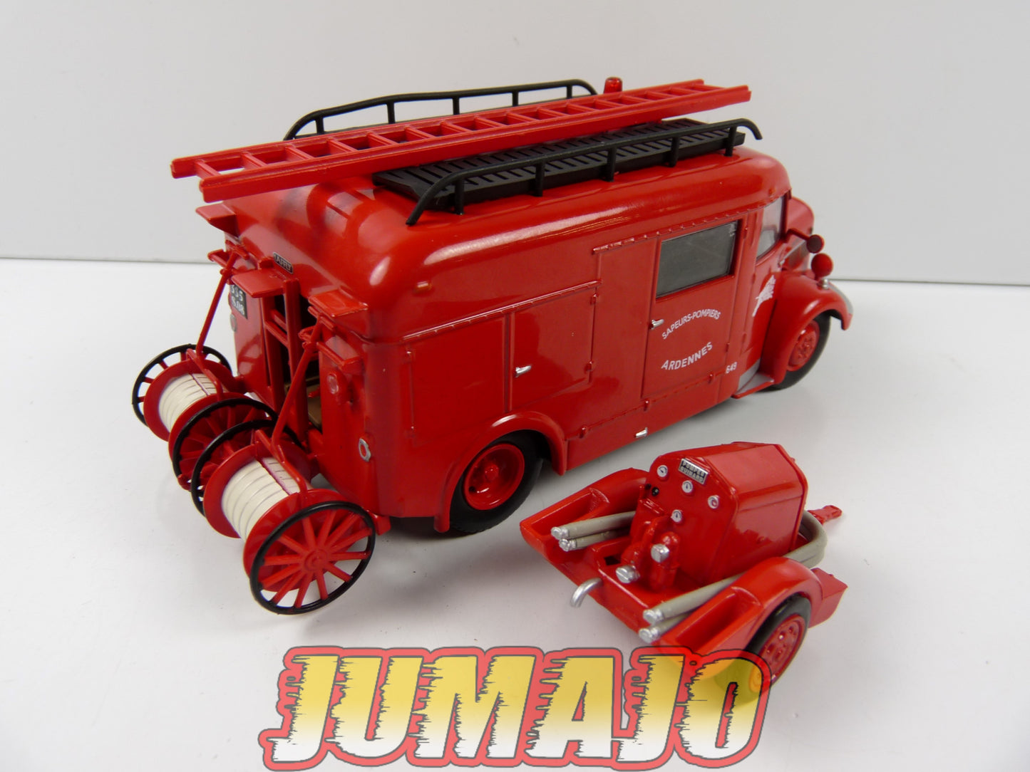 CPF89 Camion 1/43 Hachette IXO Pompiers : LAFFLY B686 Incendie normalisé + motopompes MPR Guinard 1948