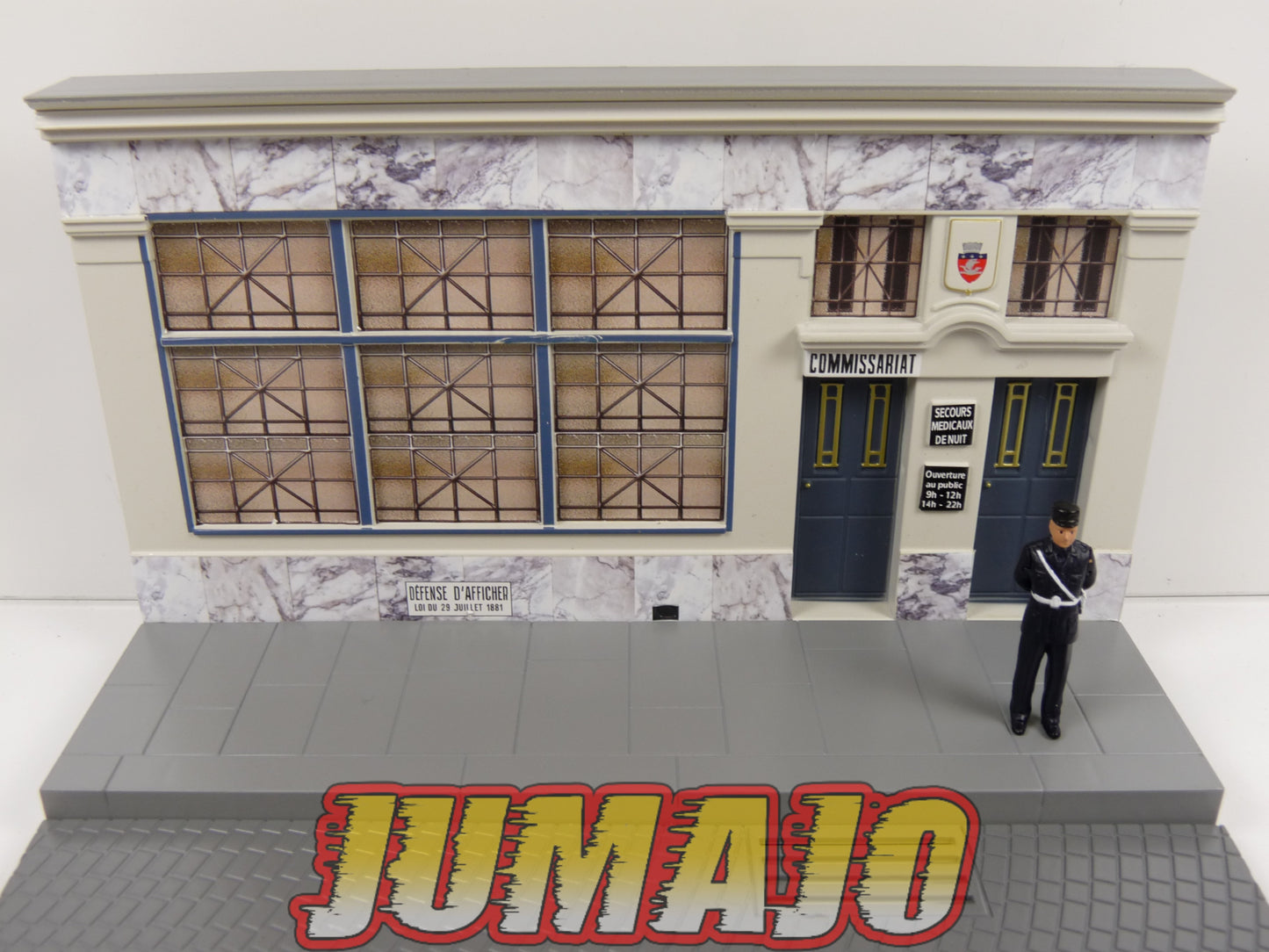DIO14 Voiture + diorama 1/43 IXO : métiers de france Peugeot J7 Police commissariat