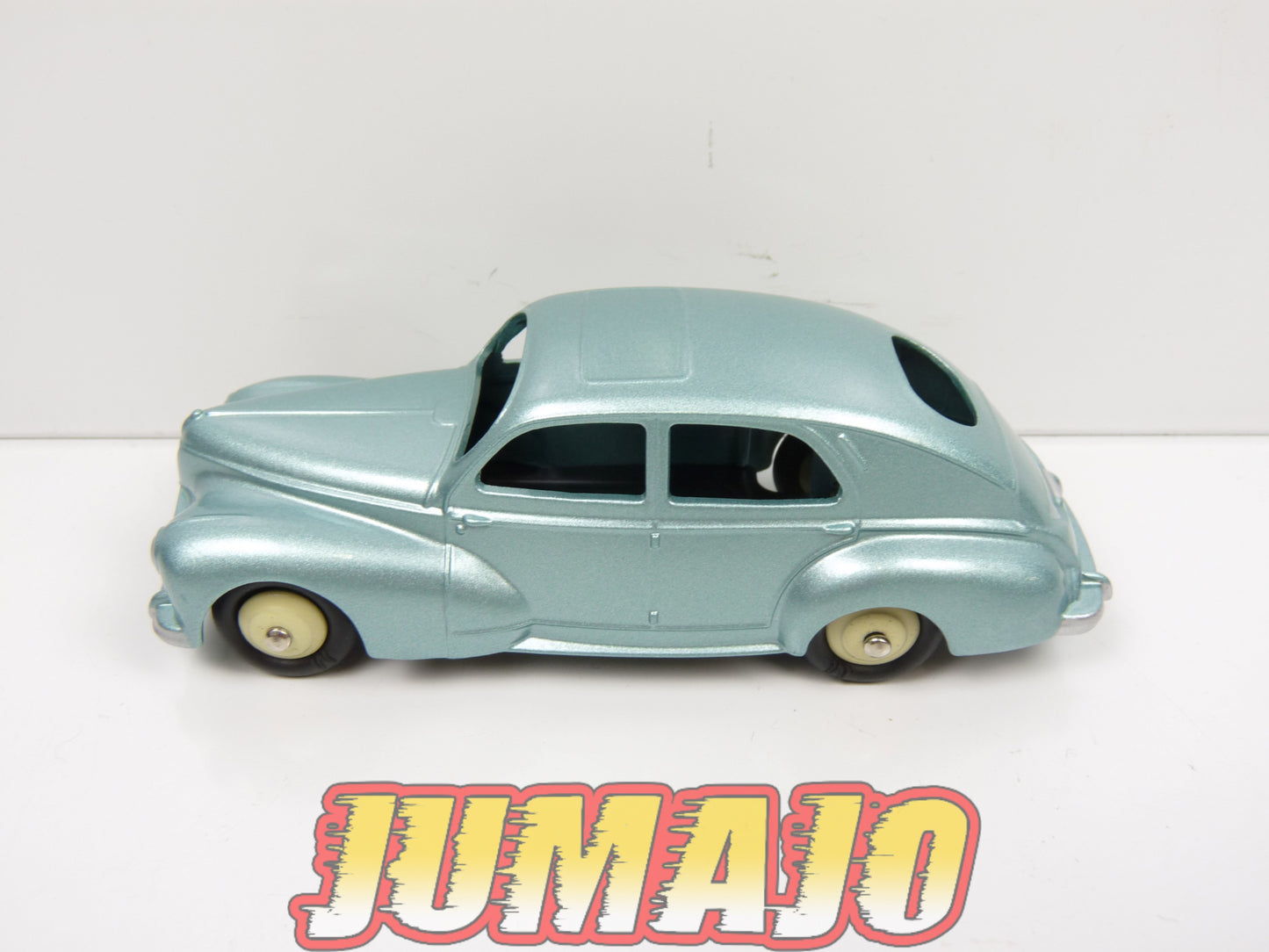 DT237 Voiture 1/43 réédition DINKY TOYS DeAgostini : PEUGEOT 203 24R
