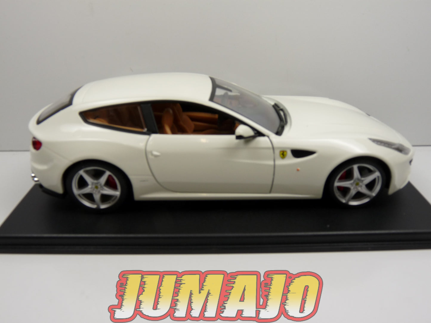 FVQ12 Voiture 1/24 BURAGO HACHETTE FERRARI GT BOITE CASSÉE : FF 2011 Blanche