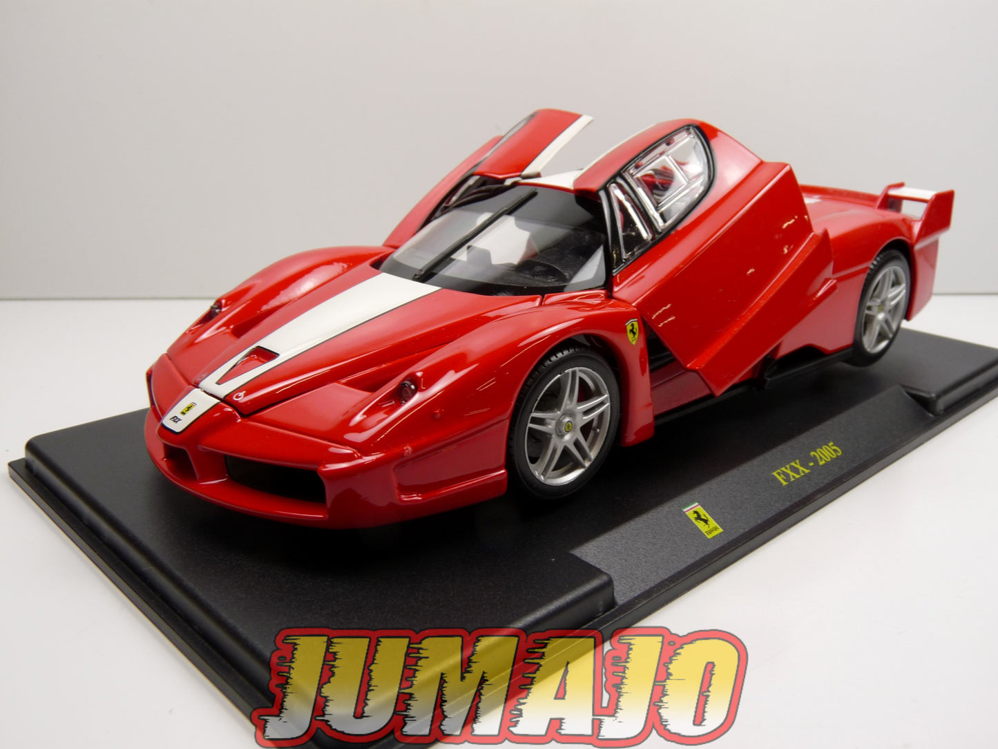 FVQ51 Voiture 1/24 BURAGO HACHETTE FERRARI GT : FXX 2005 Rouge et Blanche