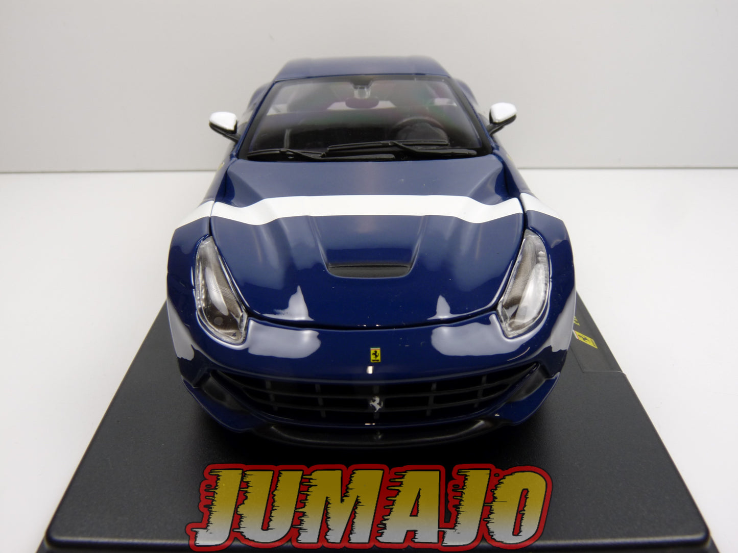FVQ56 Voiture 1/24 BURAGO HACHETTE FERRARI GT : F12 Berlinetta 1961 Bleu