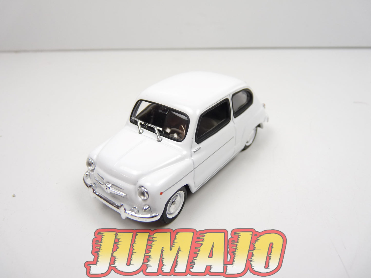 ITB12 Voiture 1/43 Hachette Solido : FIAT 600D blanche