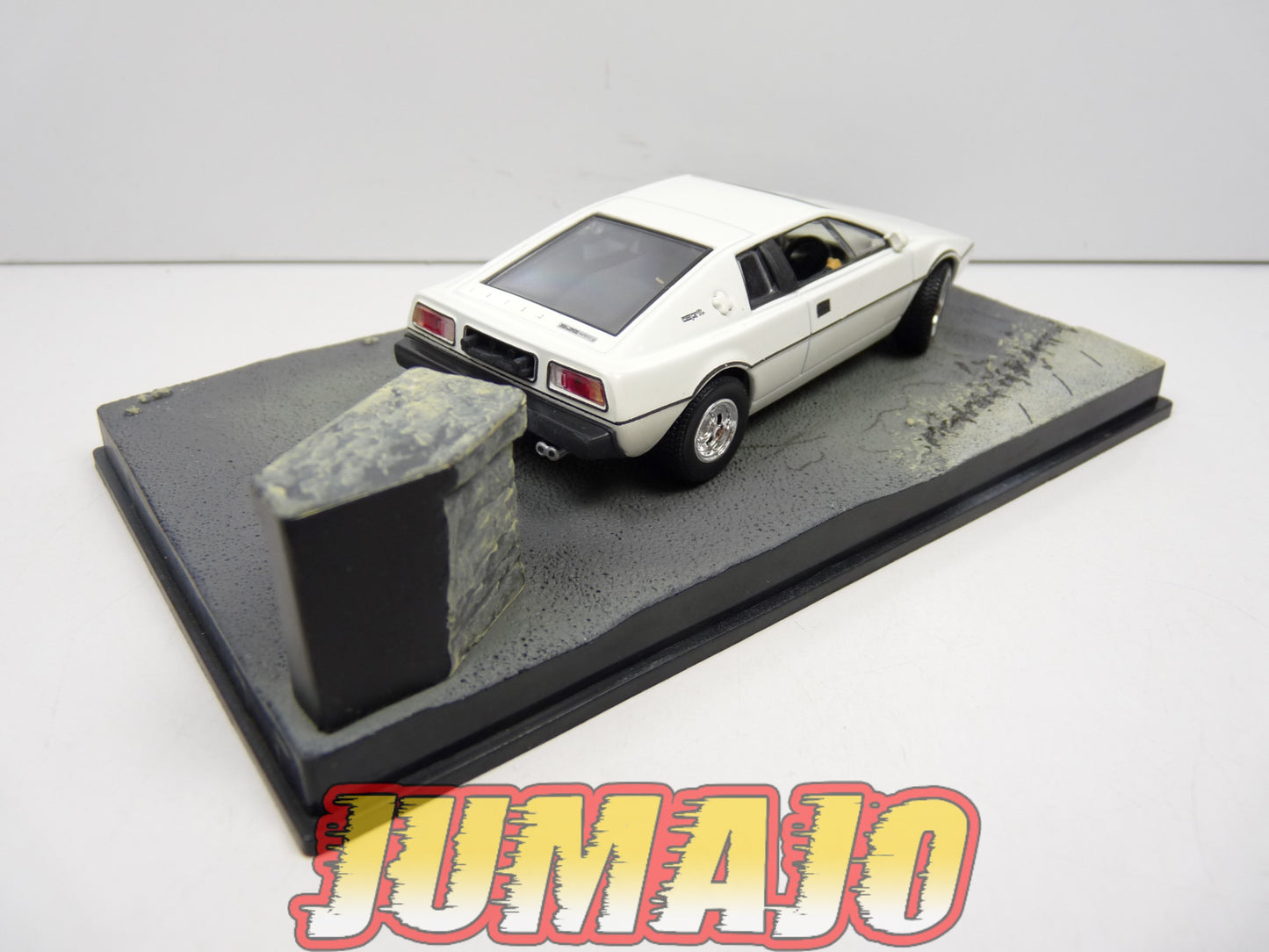 JB17 Voiture 1/43 IXO 007 JAMES BOND : Lotus Esprit the spy who loved me