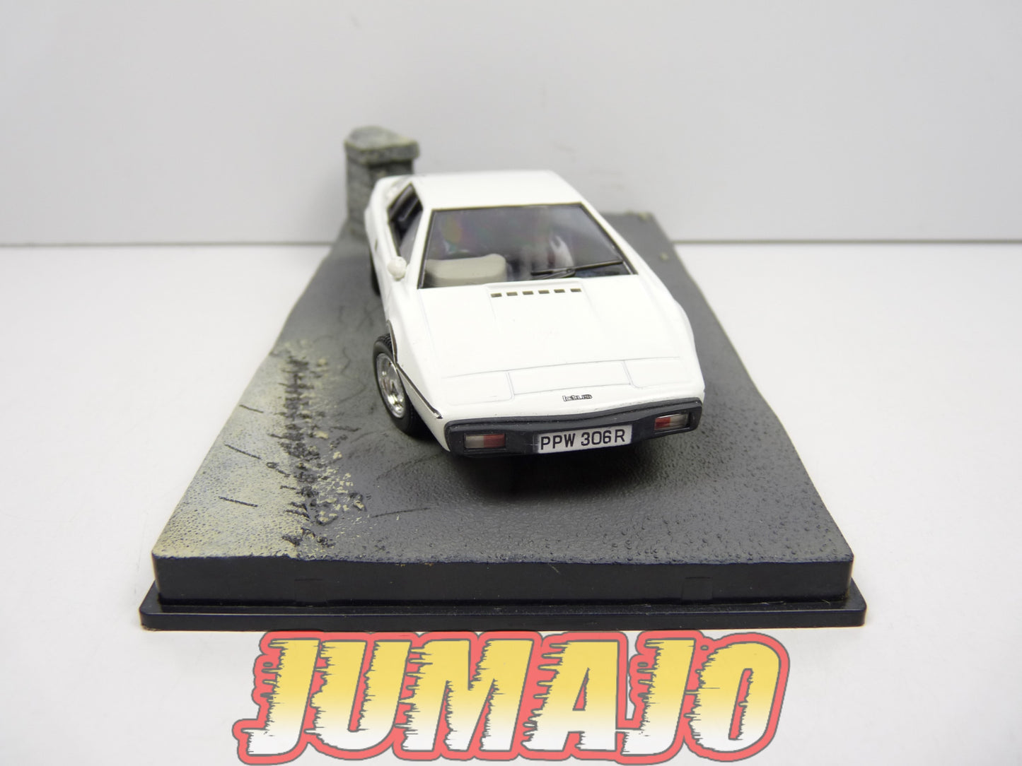 JB17 Voiture 1/43 IXO 007 JAMES BOND : Lotus Esprit the spy who loved me