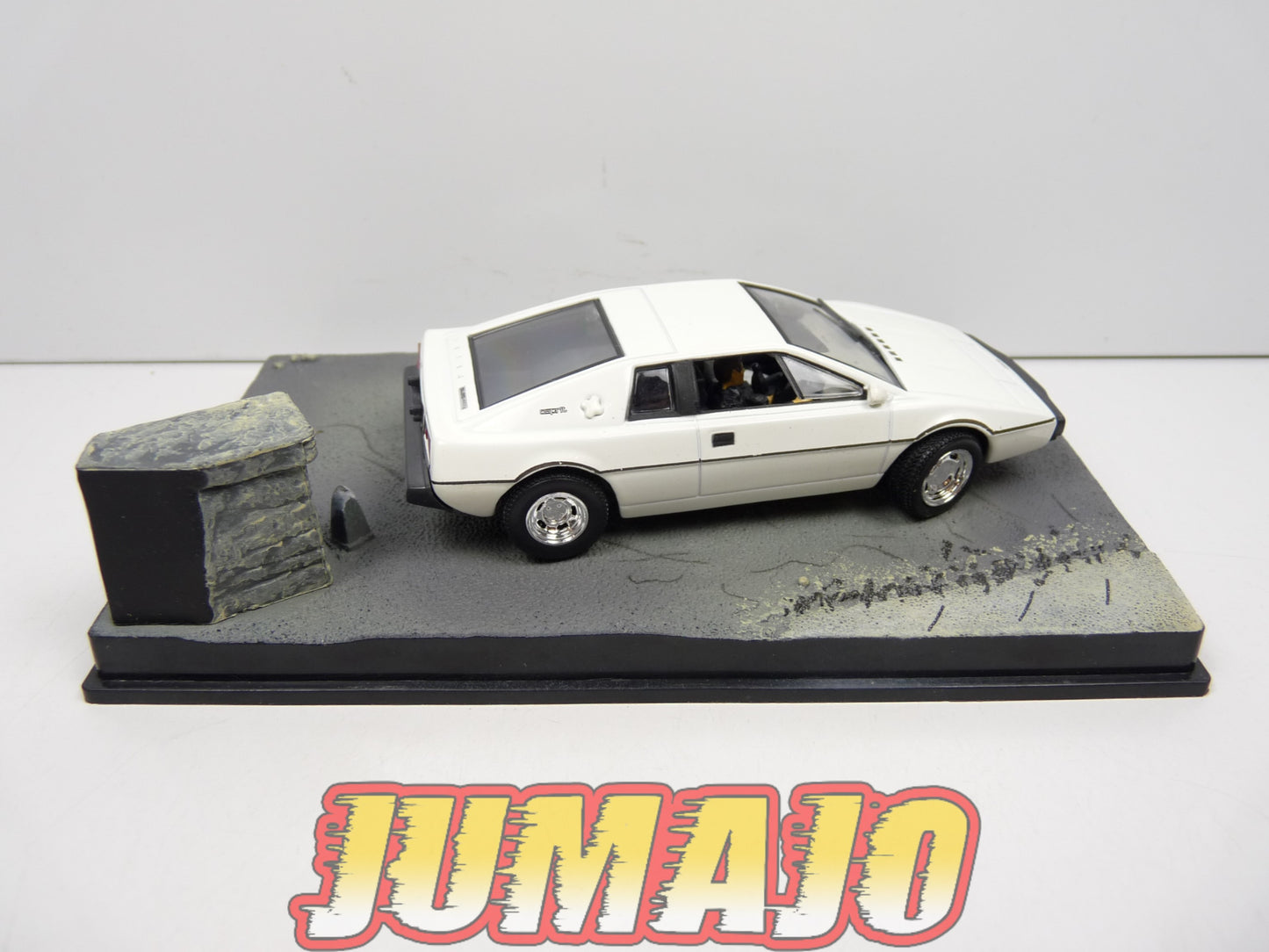 JB17 Voiture 1/43 IXO 007 JAMES BOND : Lotus Esprit the spy who loved me