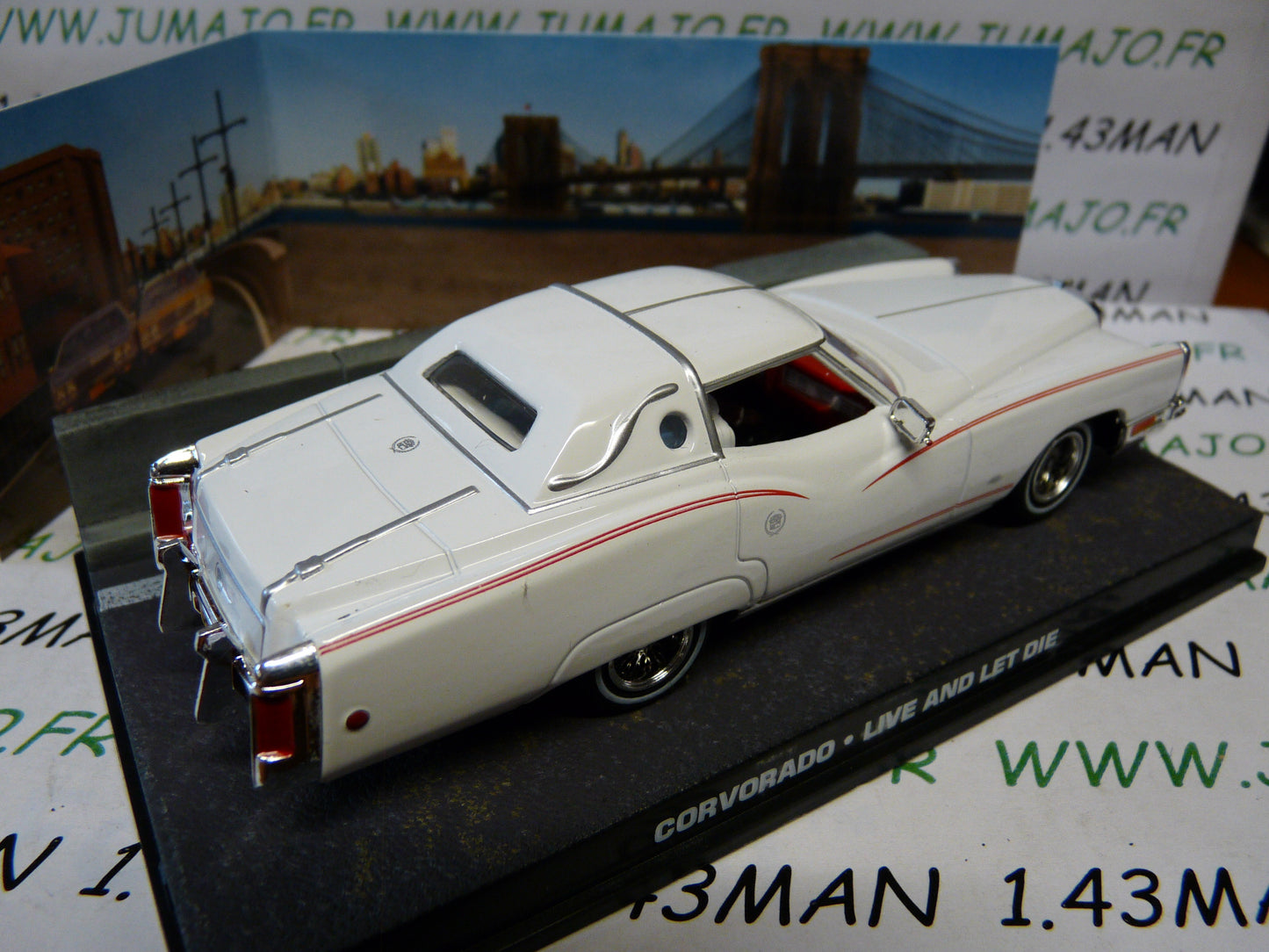 JB23 voiture 1/43 IXO 007 JAMES BOND Corvorado Live and let die