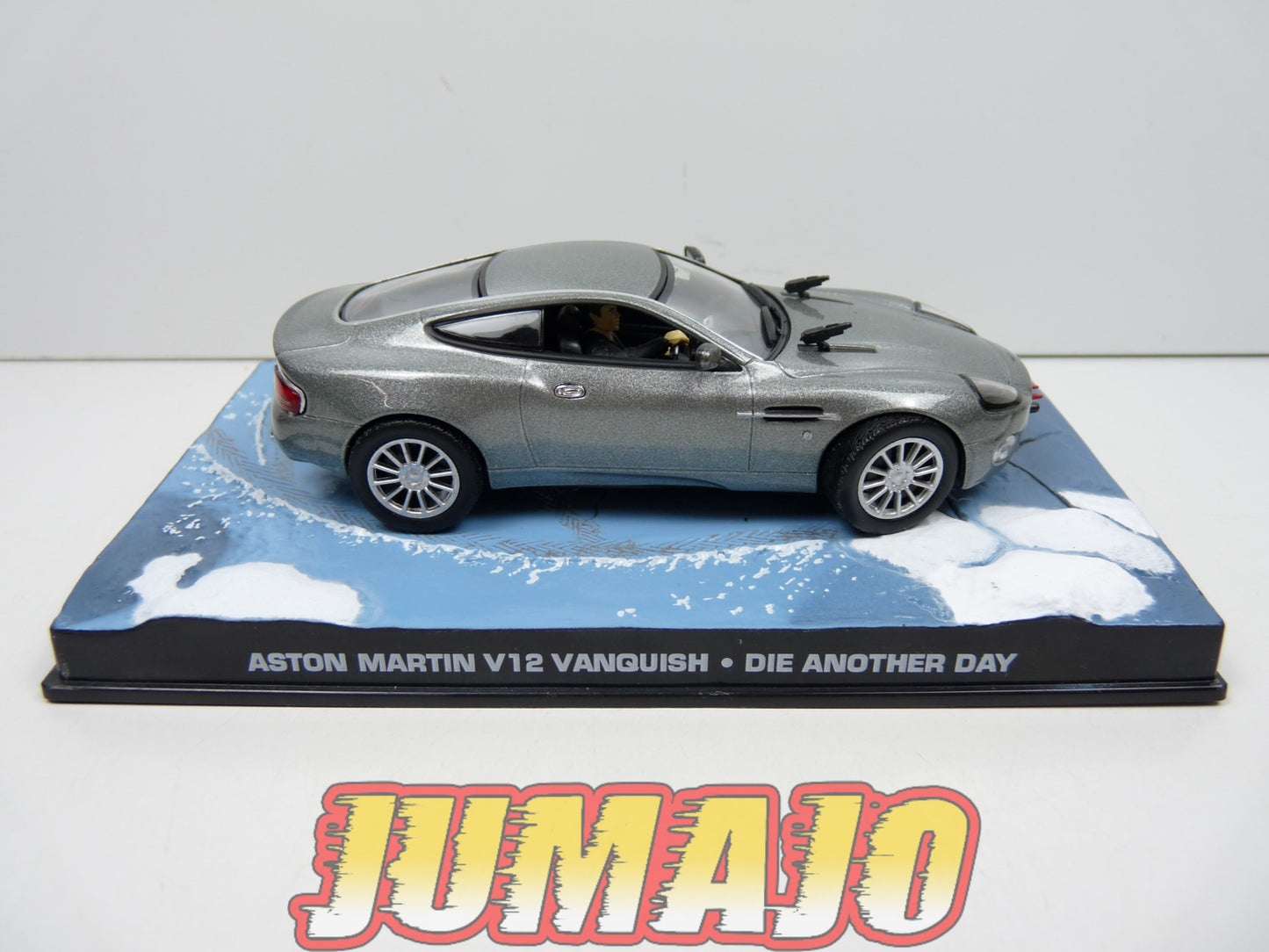 JB2 voiture 1/43 IXO 007 JAMES BOND : ASTON MARTIN V12 Vanquish die another day