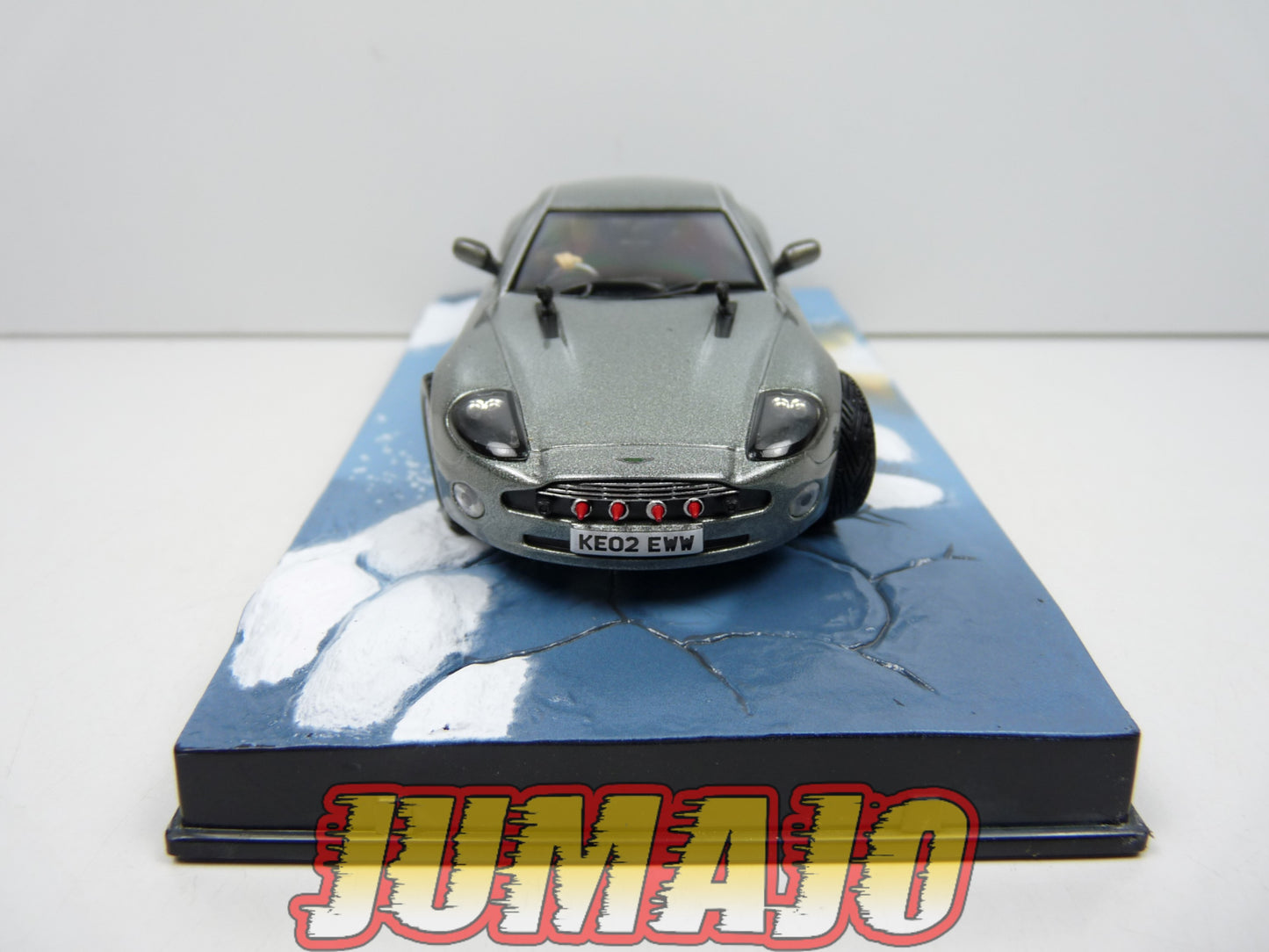 JB2 voiture 1/43 IXO 007 JAMES BOND : ASTON MARTIN V12 Vanquish die another day
