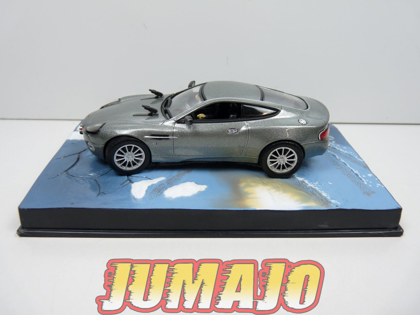 JB2 voiture 1/43 IXO 007 JAMES BOND : ASTON MARTIN V12 Vanquish die another day
