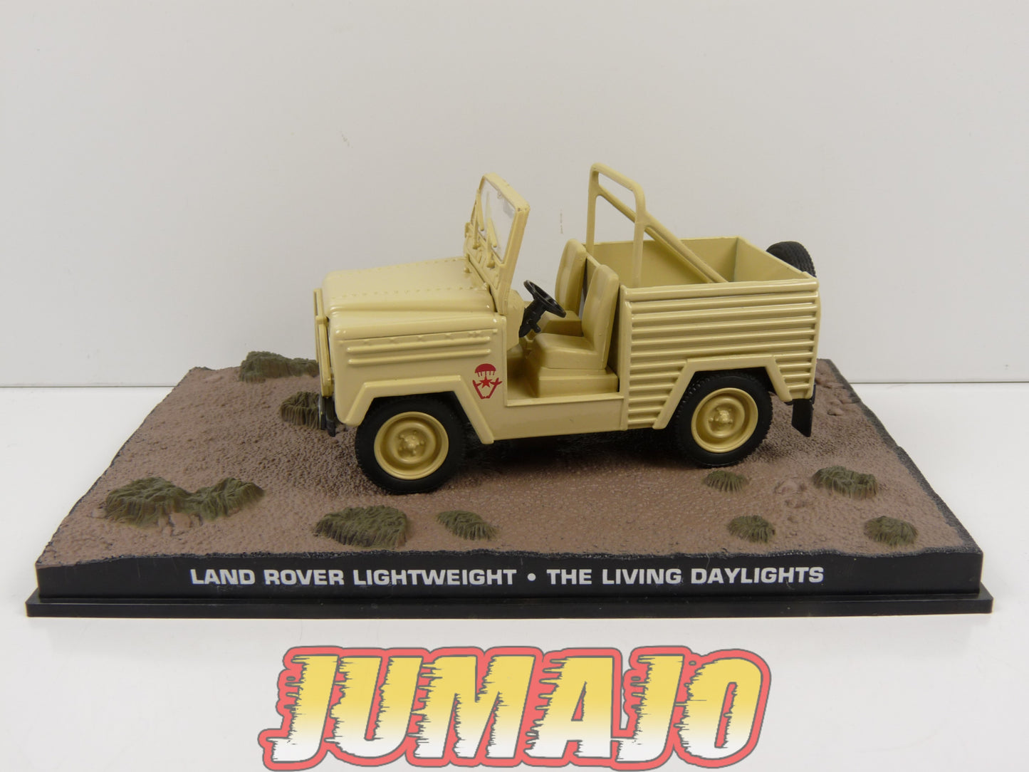 JB69 Voiture 1/43 IXO 007 JAMES BOND : LAND ROVER lightweight The living daylights