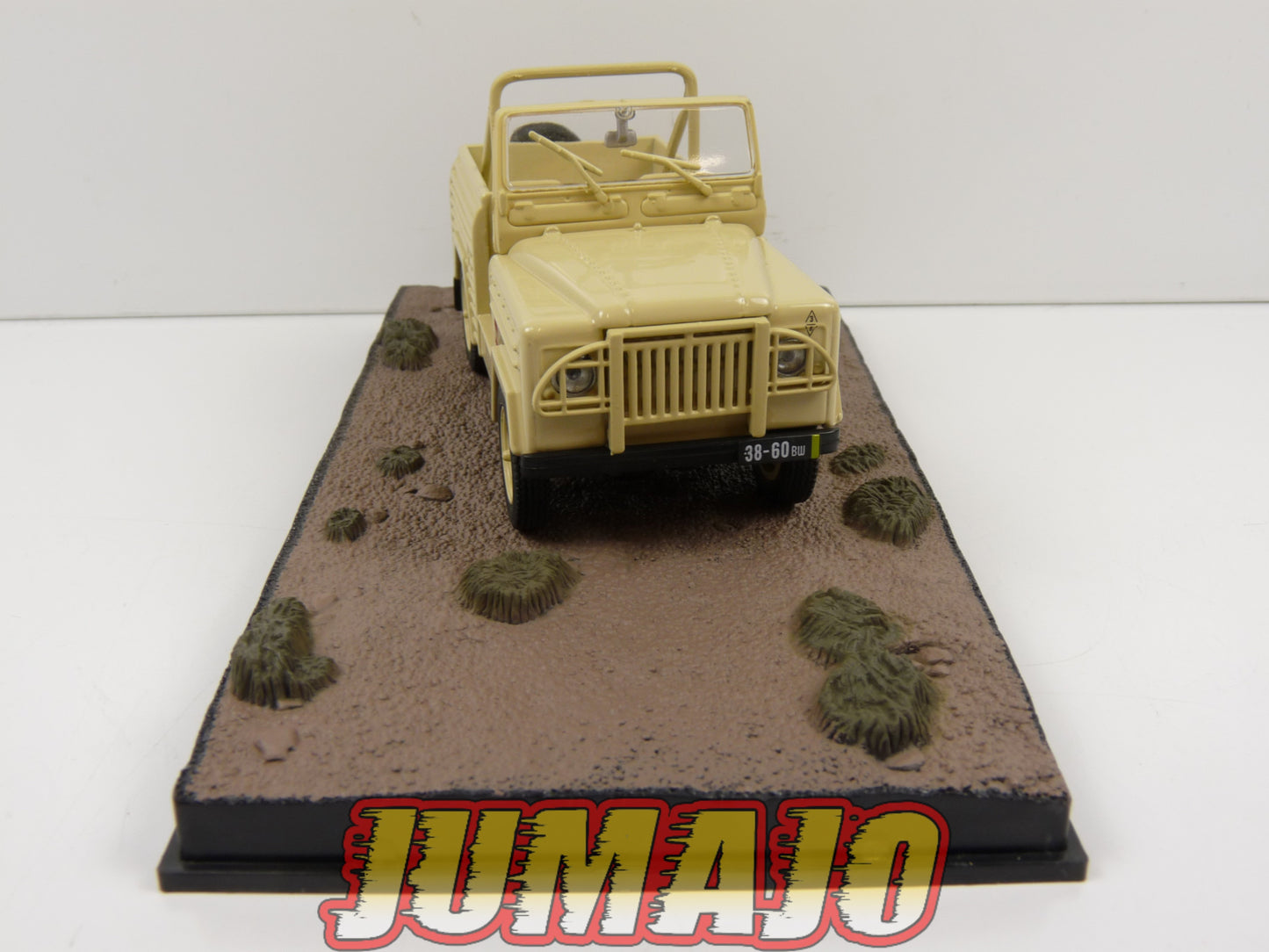 JB69 Voiture 1/43 IXO 007 JAMES BOND : LAND ROVER lightweight The living daylights